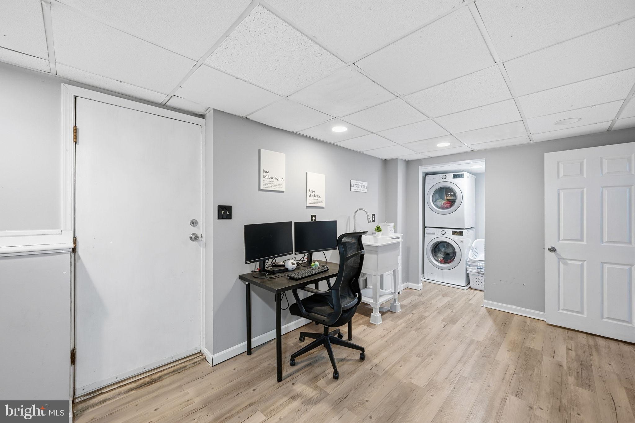 HALLFIELD MANOR - Residential