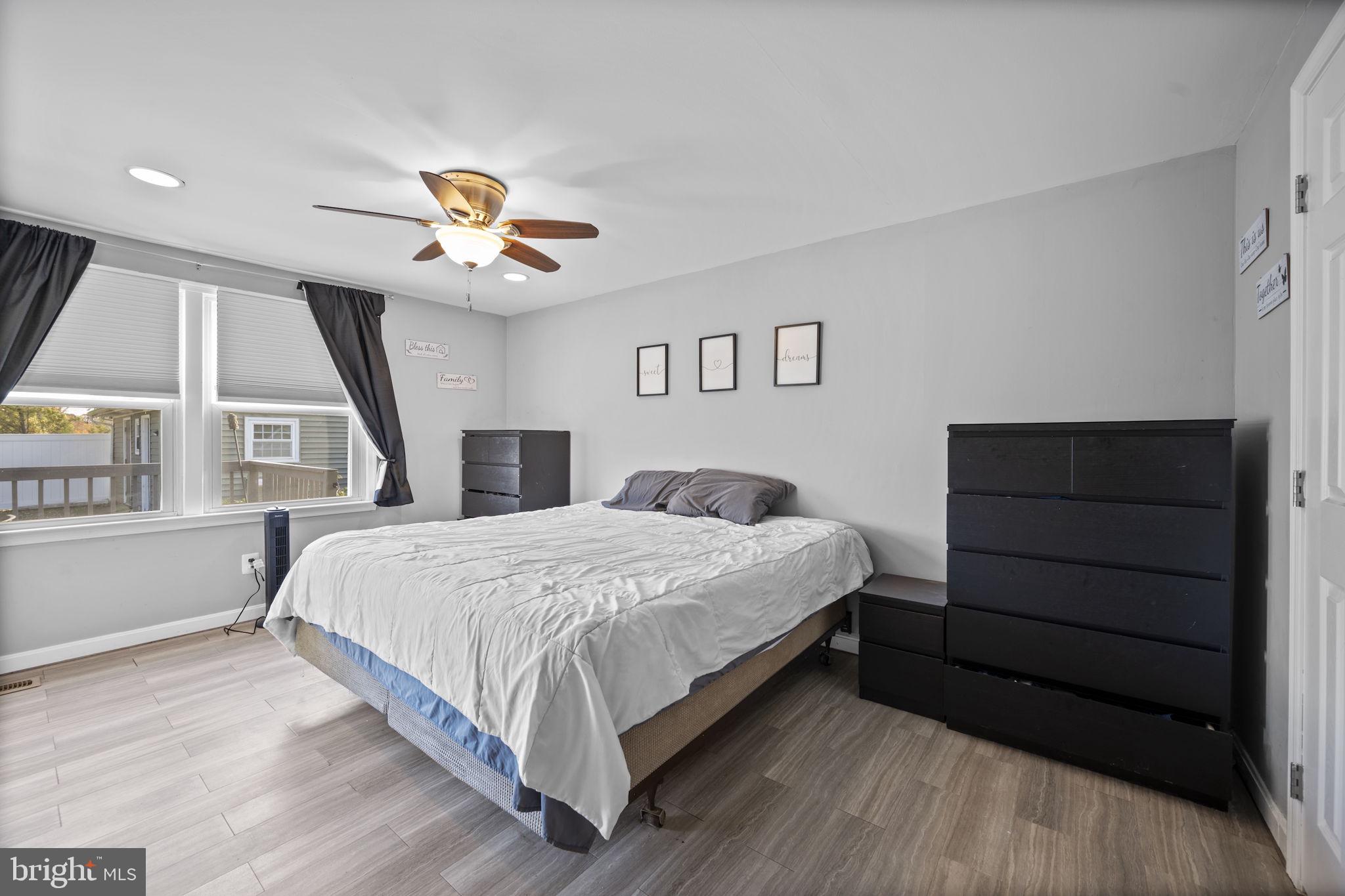 HALLFIELD MANOR - Residential