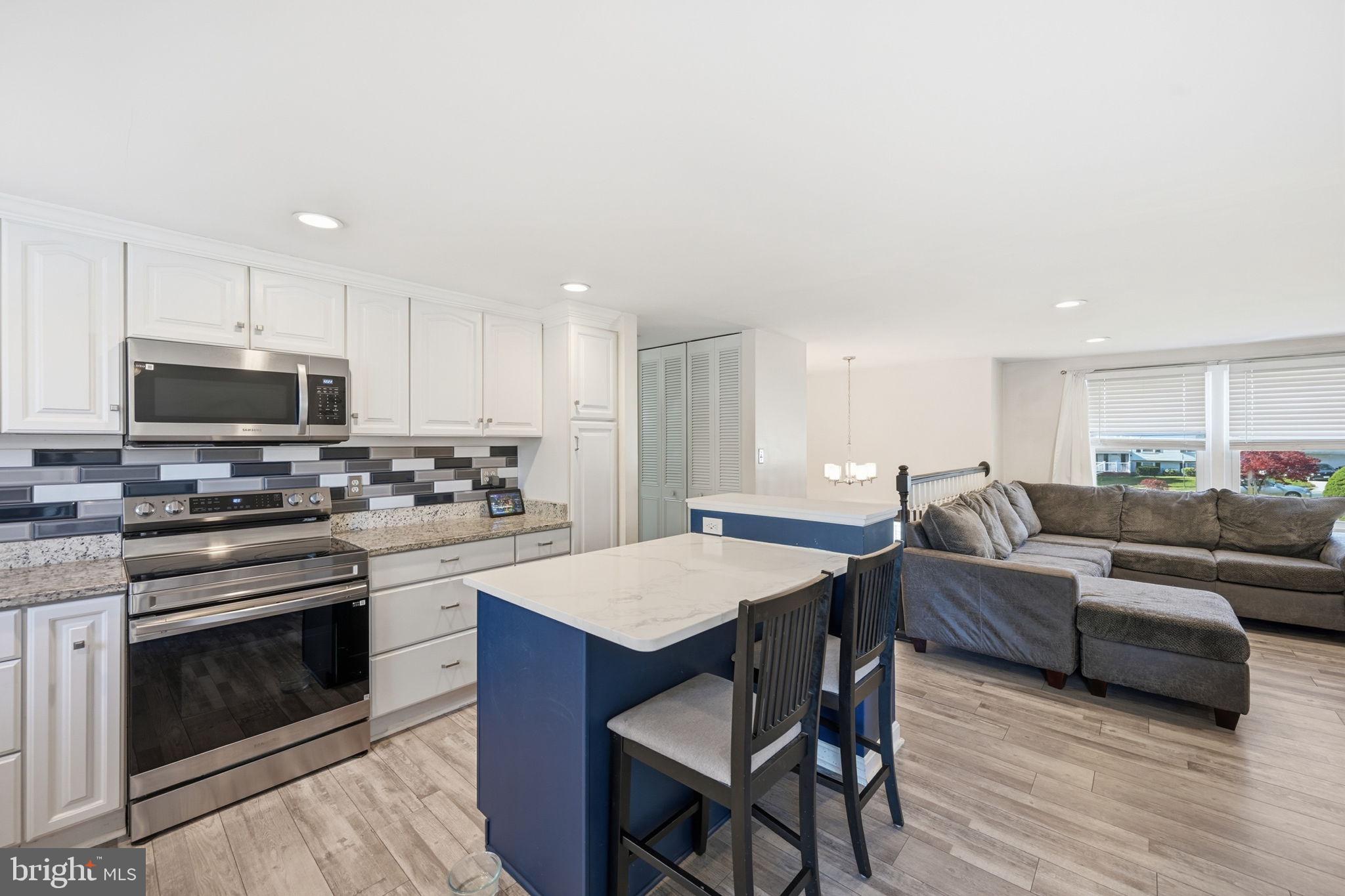 HALLFIELD MANOR - Residential