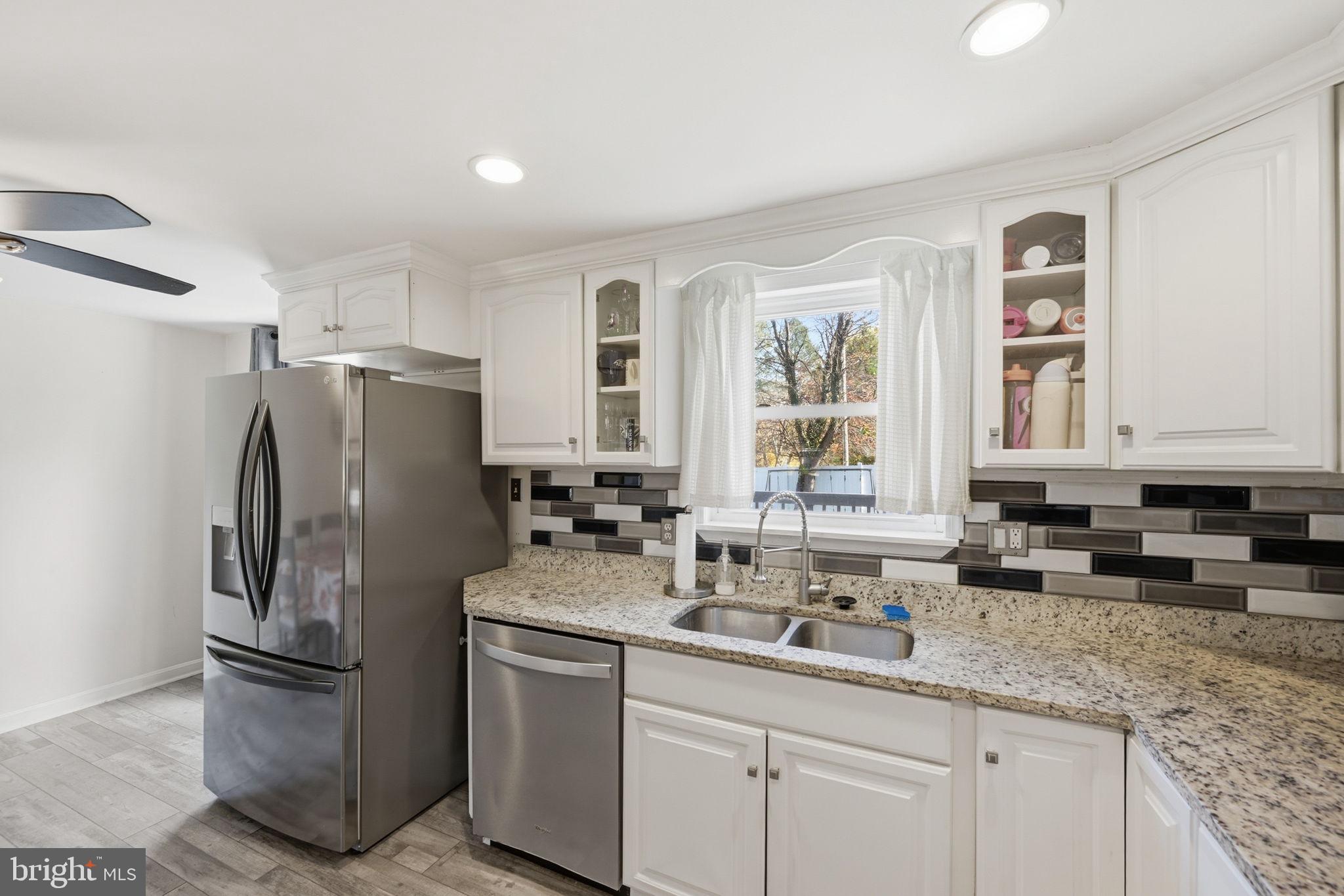 HALLFIELD MANOR - Residential