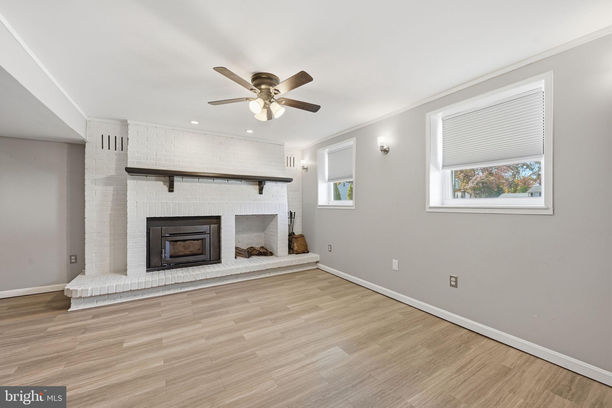 HALLFIELD MANOR - Residential