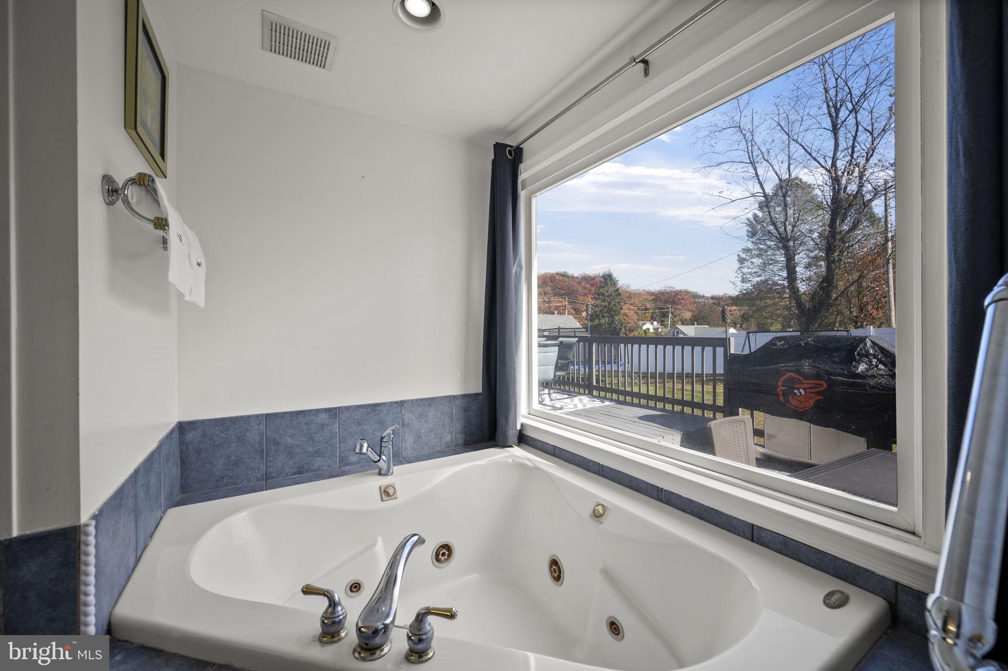 HALLFIELD MANOR - Residential