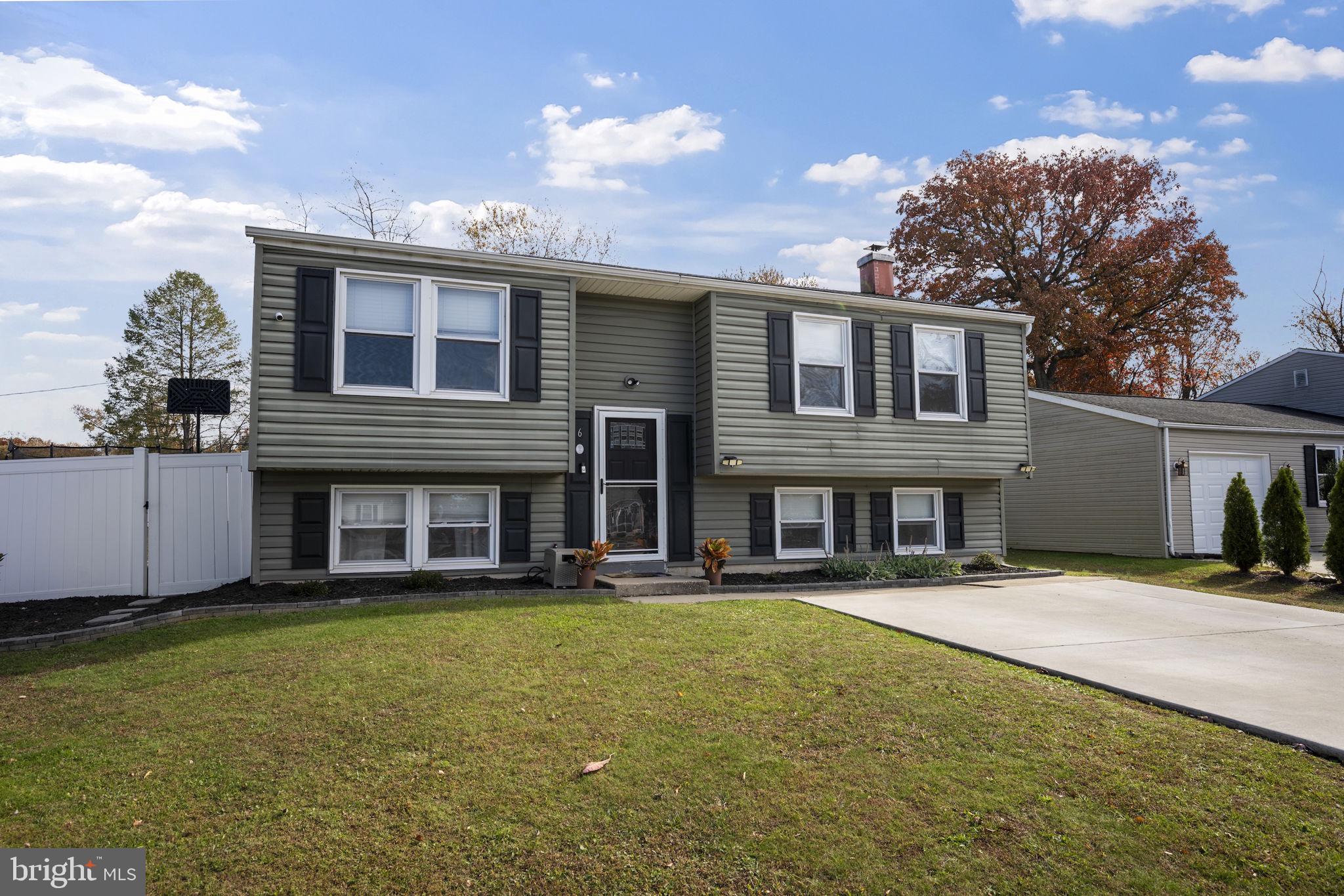 HALLFIELD MANOR - Residential