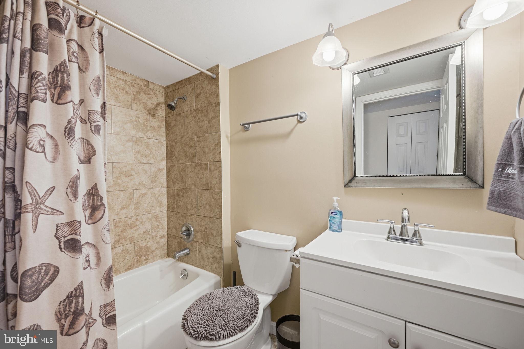 HALLFIELD MANOR - Residential