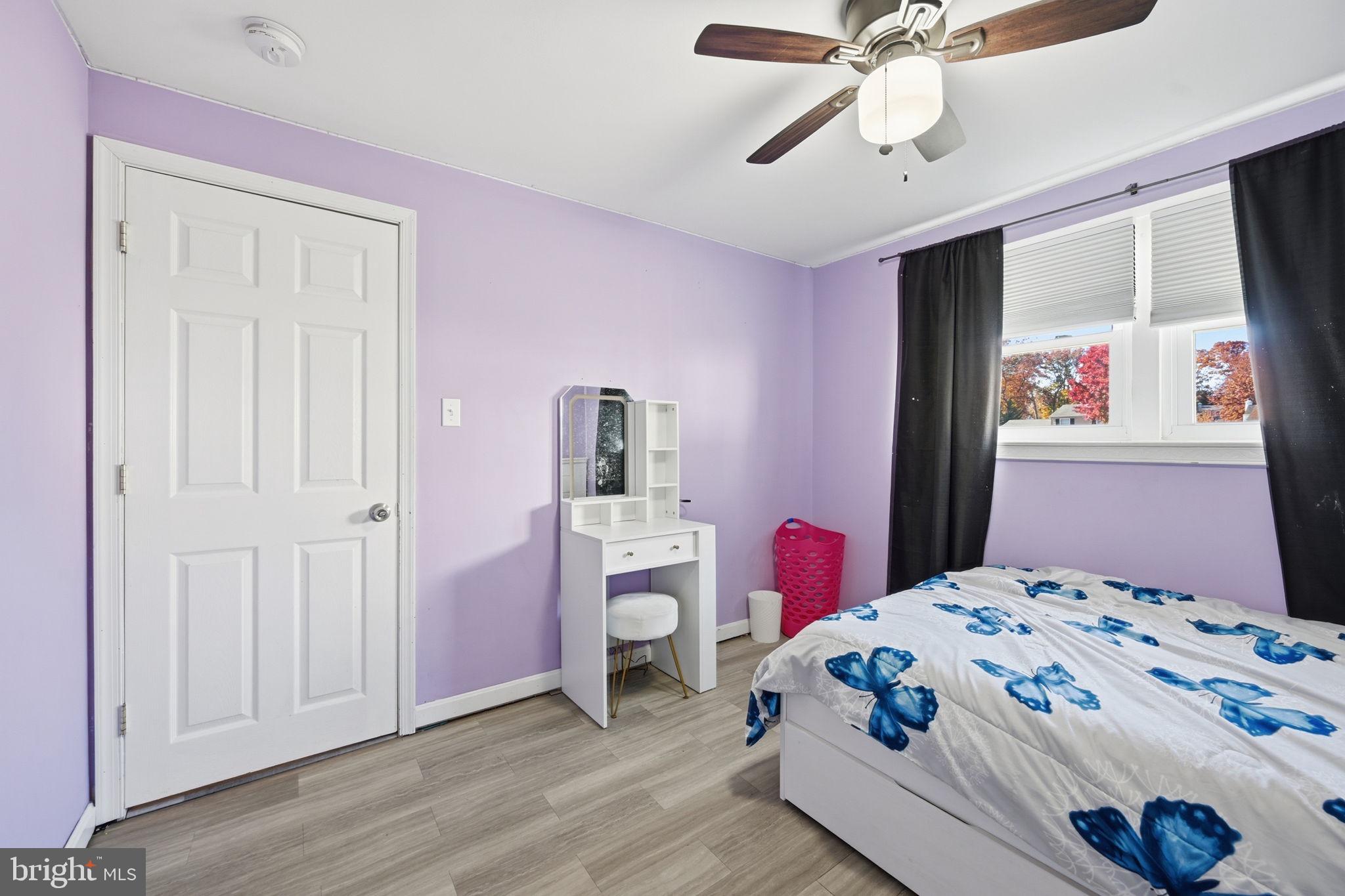 HALLFIELD MANOR - Residential