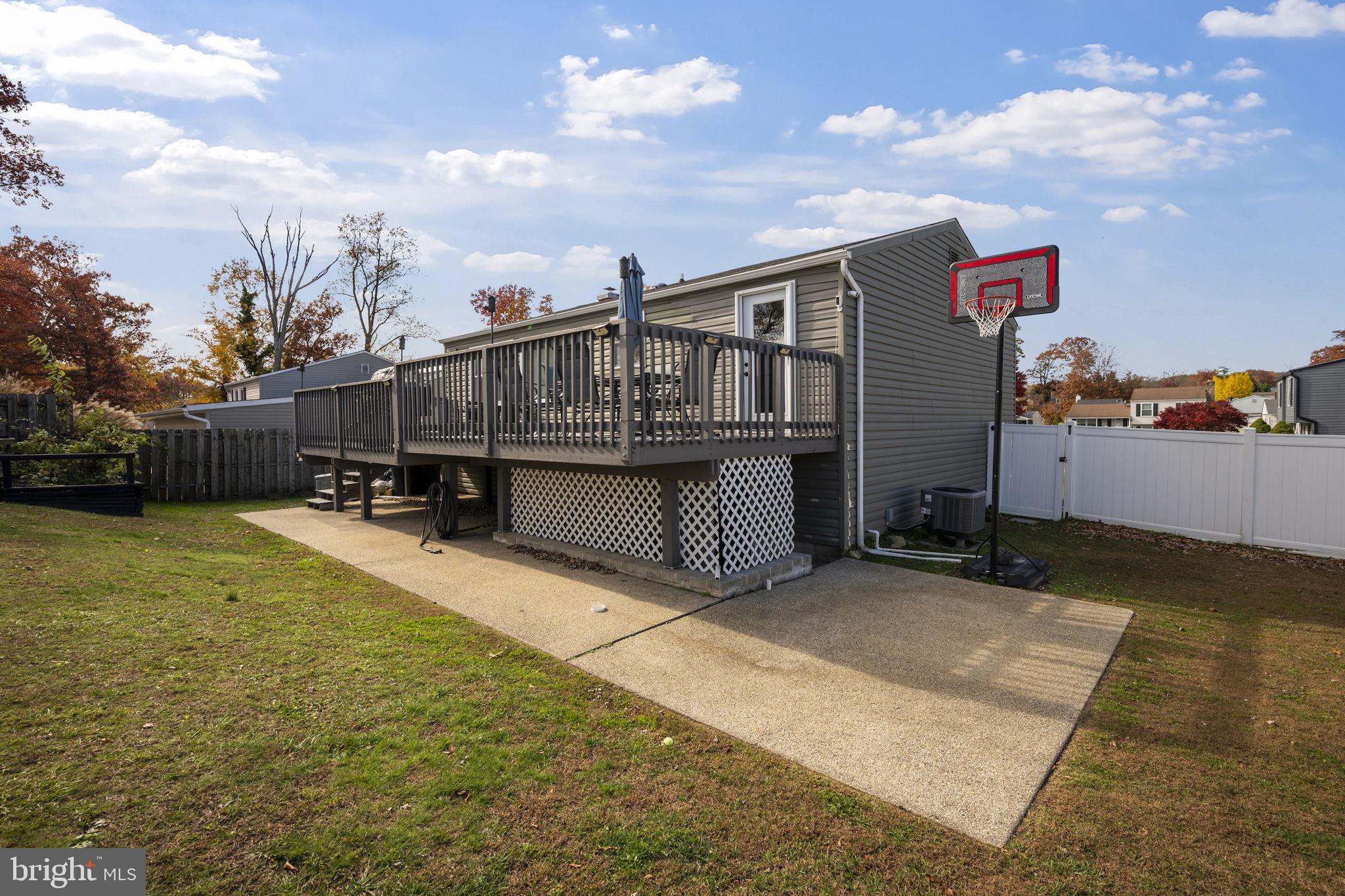 HALLFIELD MANOR - Residential