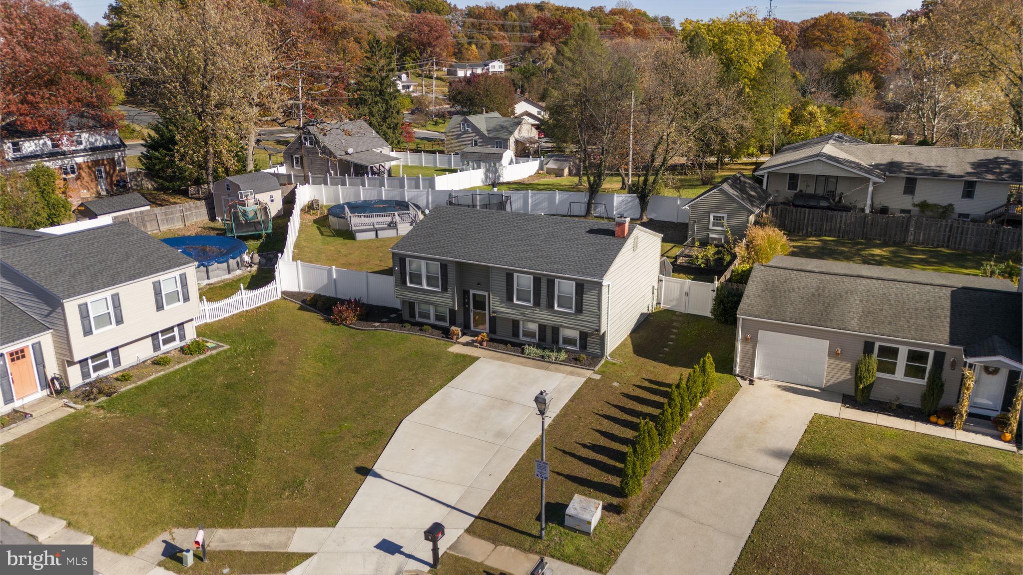 HALLFIELD MANOR - Residential