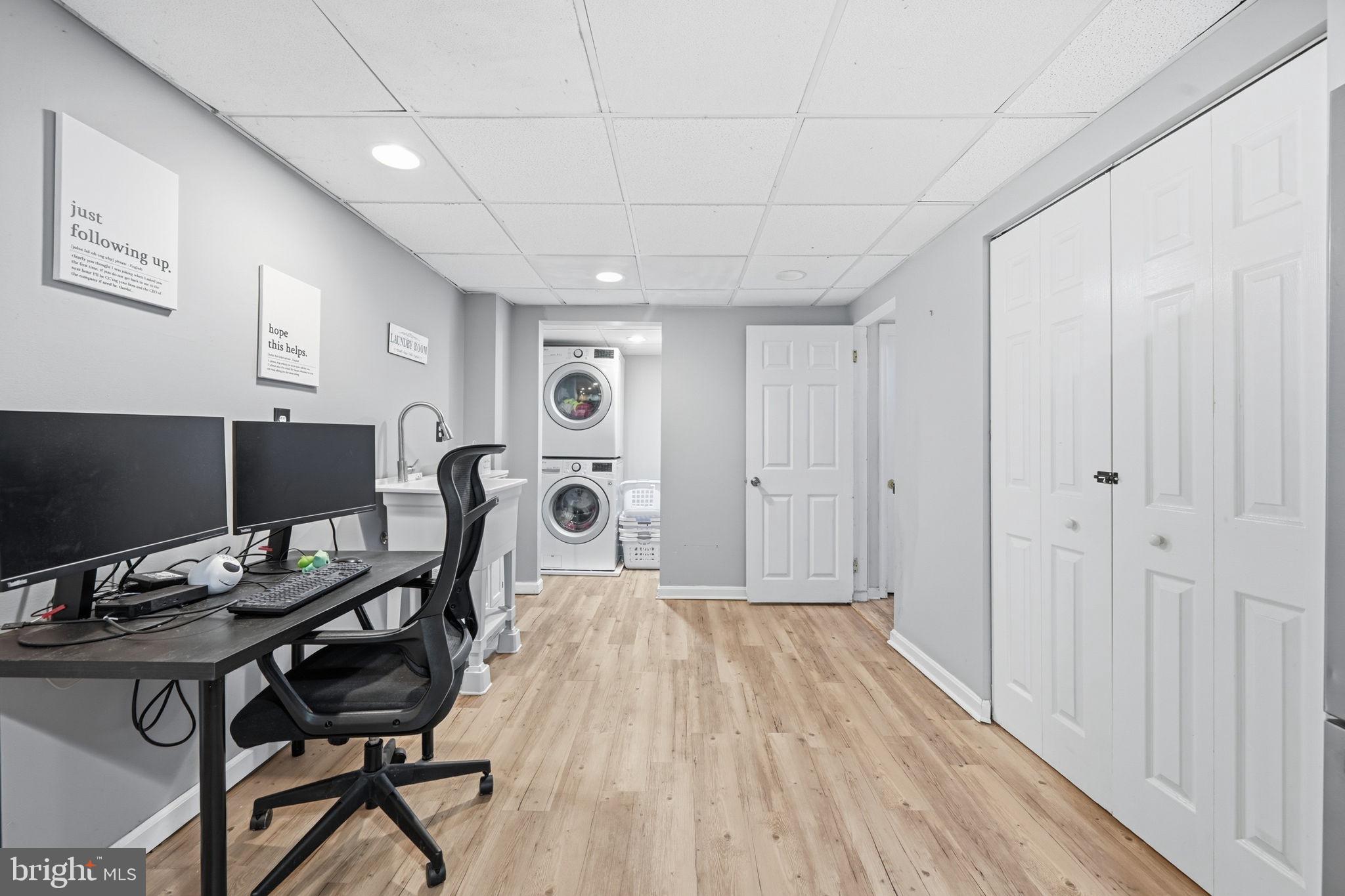 HALLFIELD MANOR - Residential