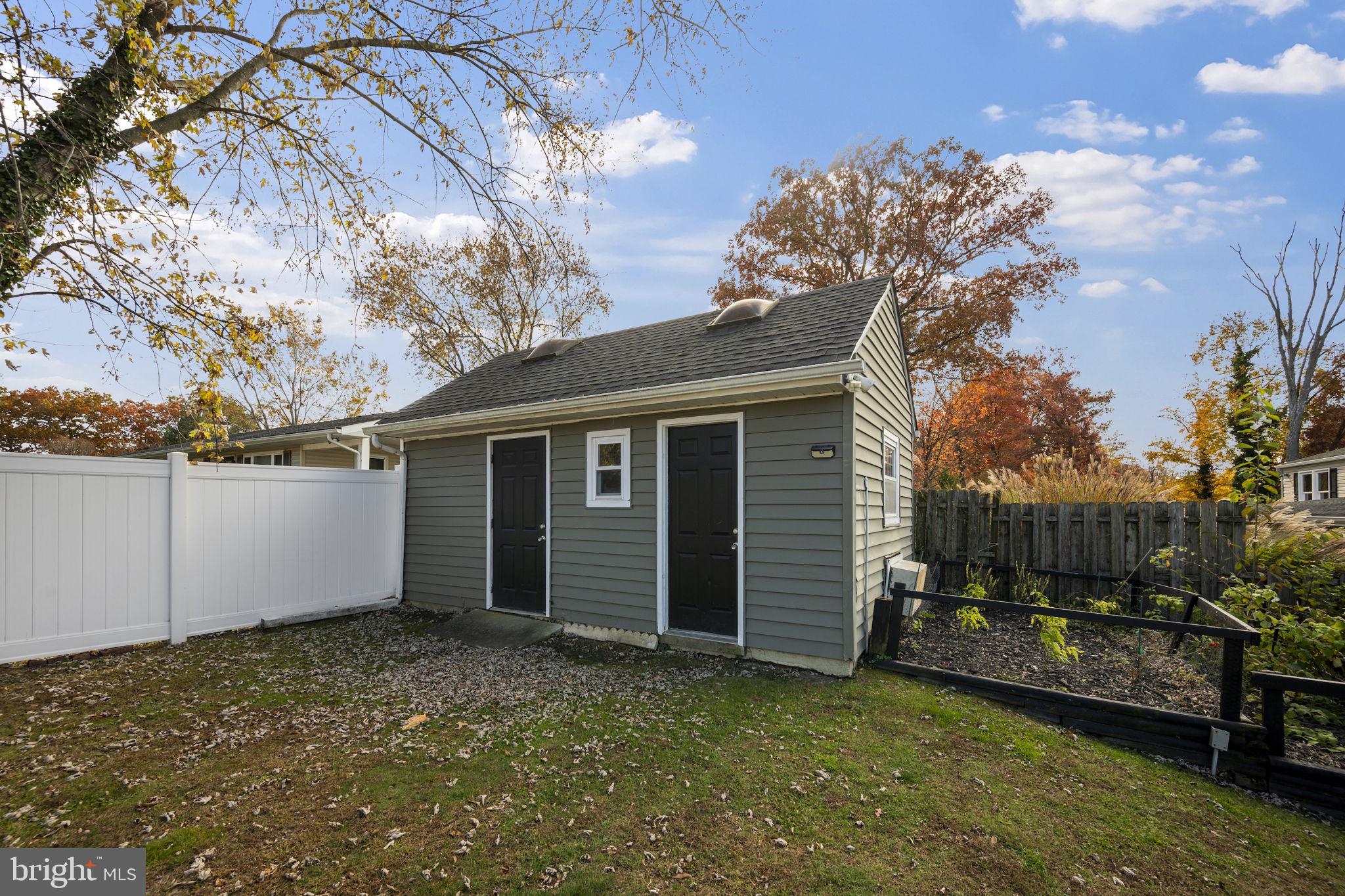 HALLFIELD MANOR - Residential