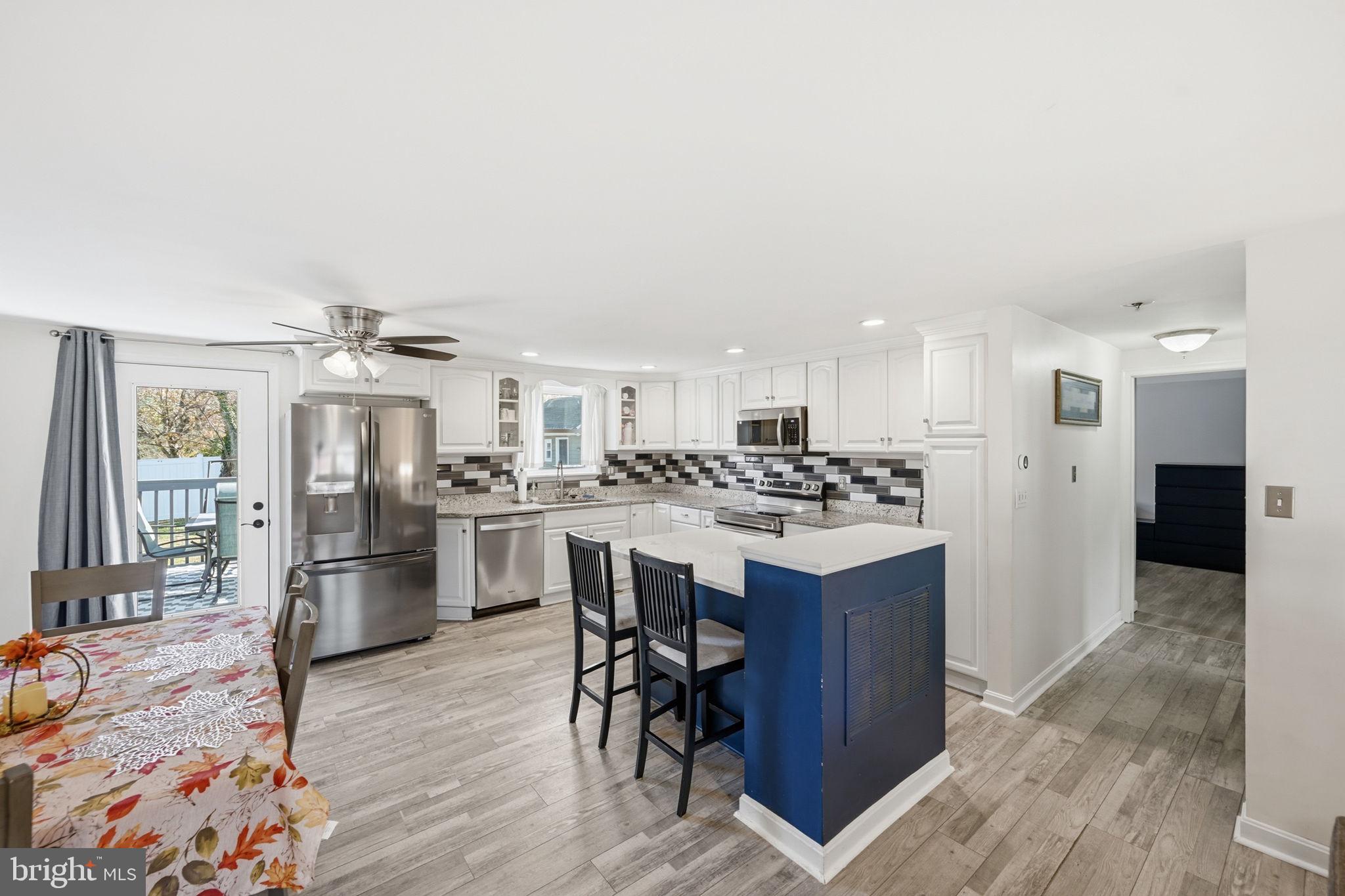 HALLFIELD MANOR - Residential