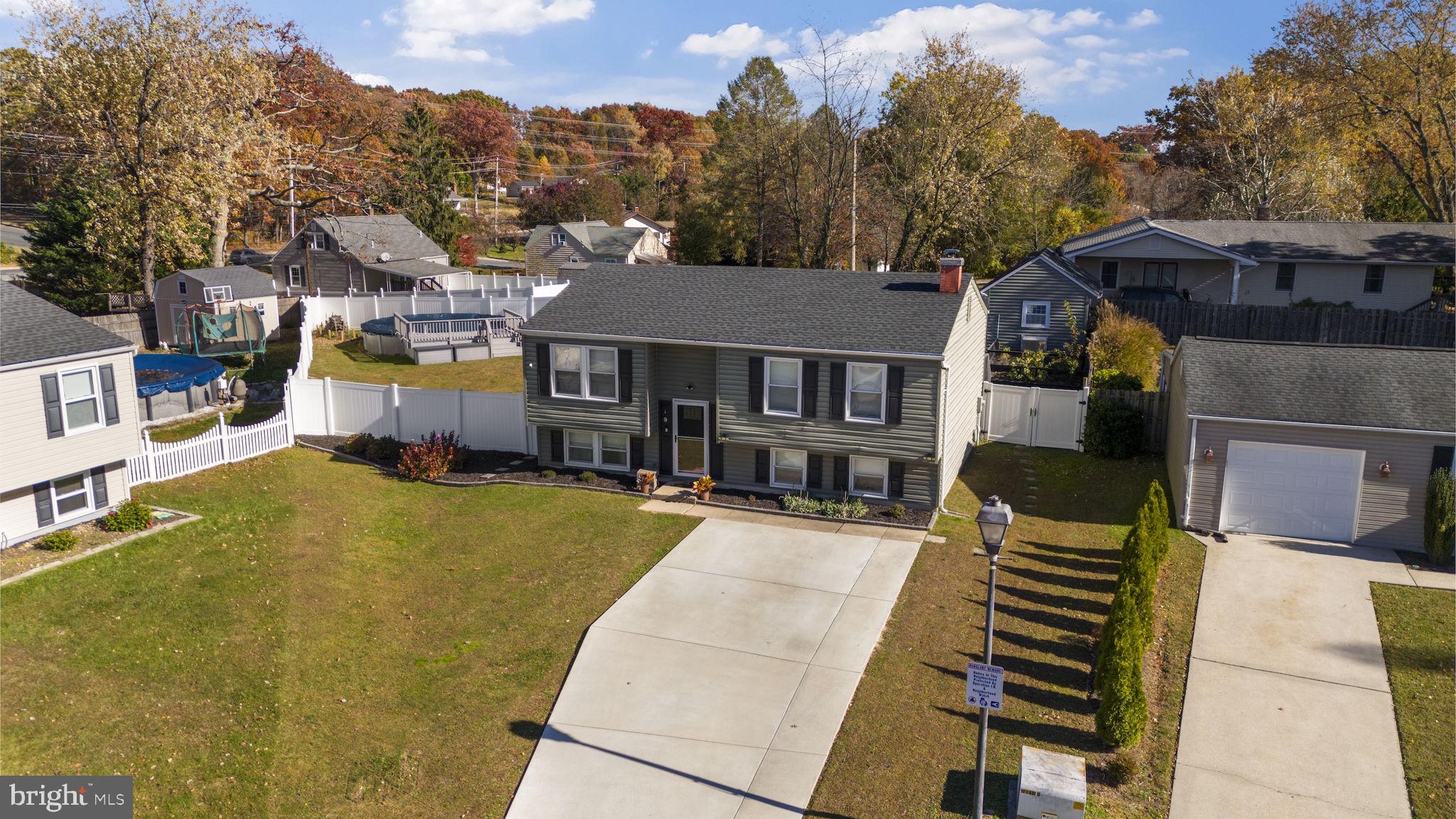 HALLFIELD MANOR - Residential