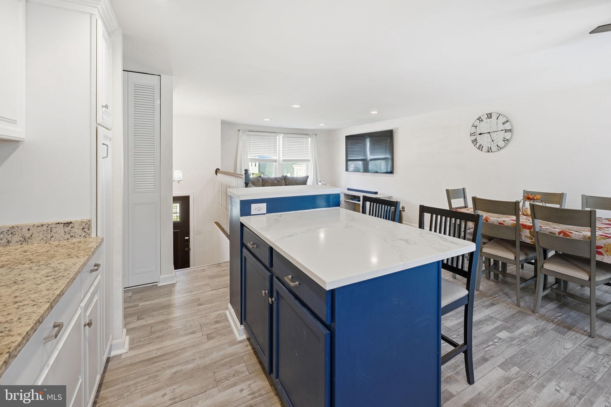 HALLFIELD MANOR - Residential