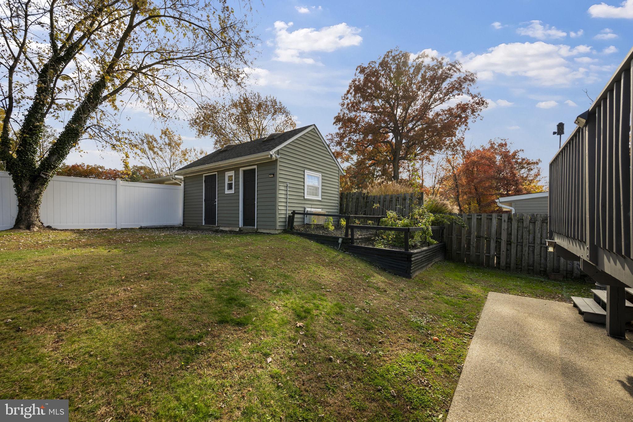 HALLFIELD MANOR - Residential