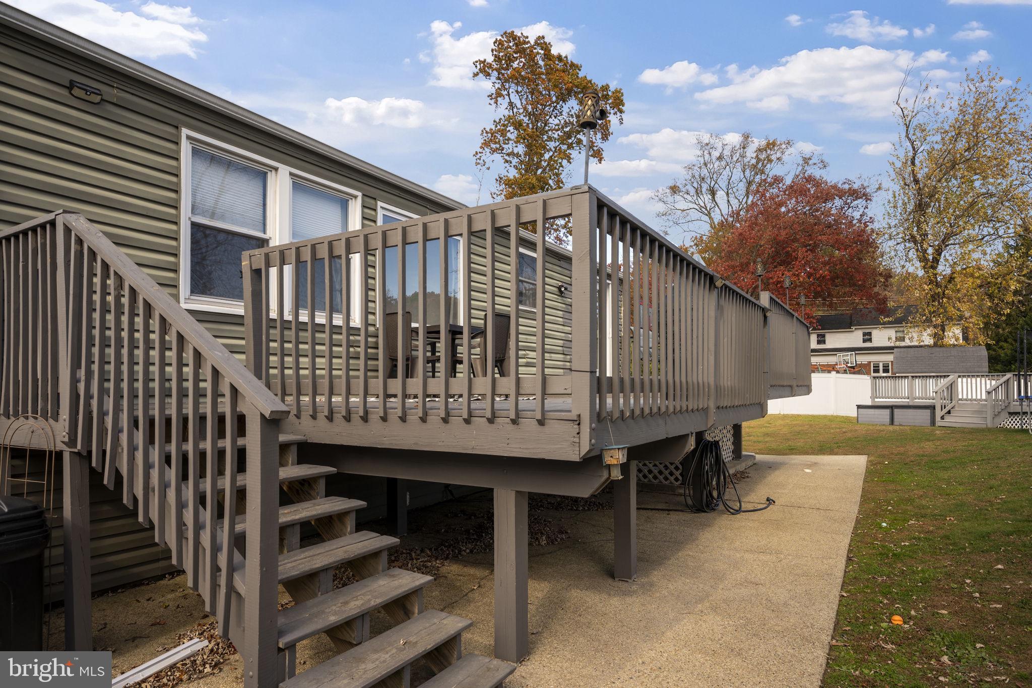 HALLFIELD MANOR - Residential