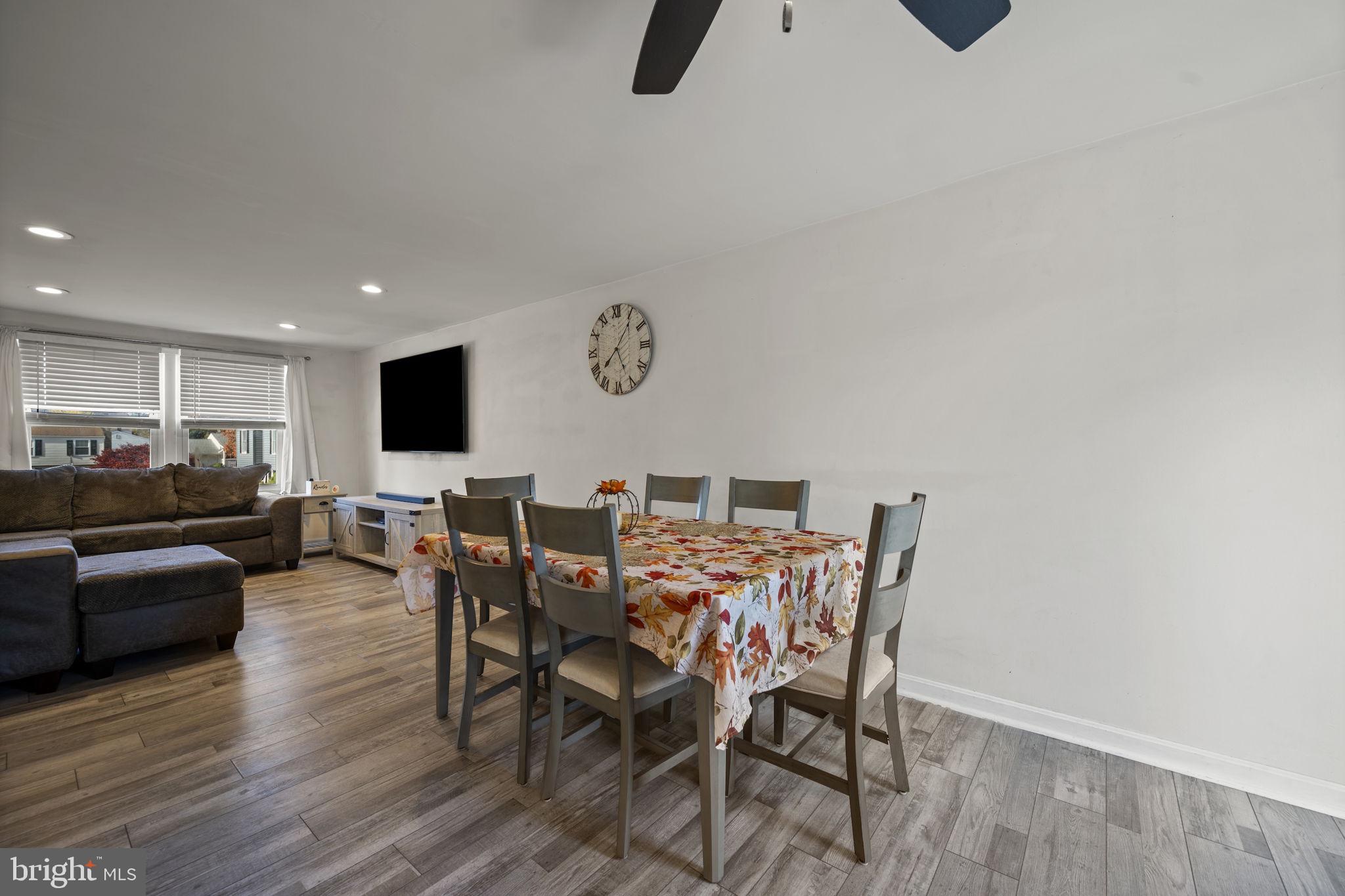 HALLFIELD MANOR - Residential