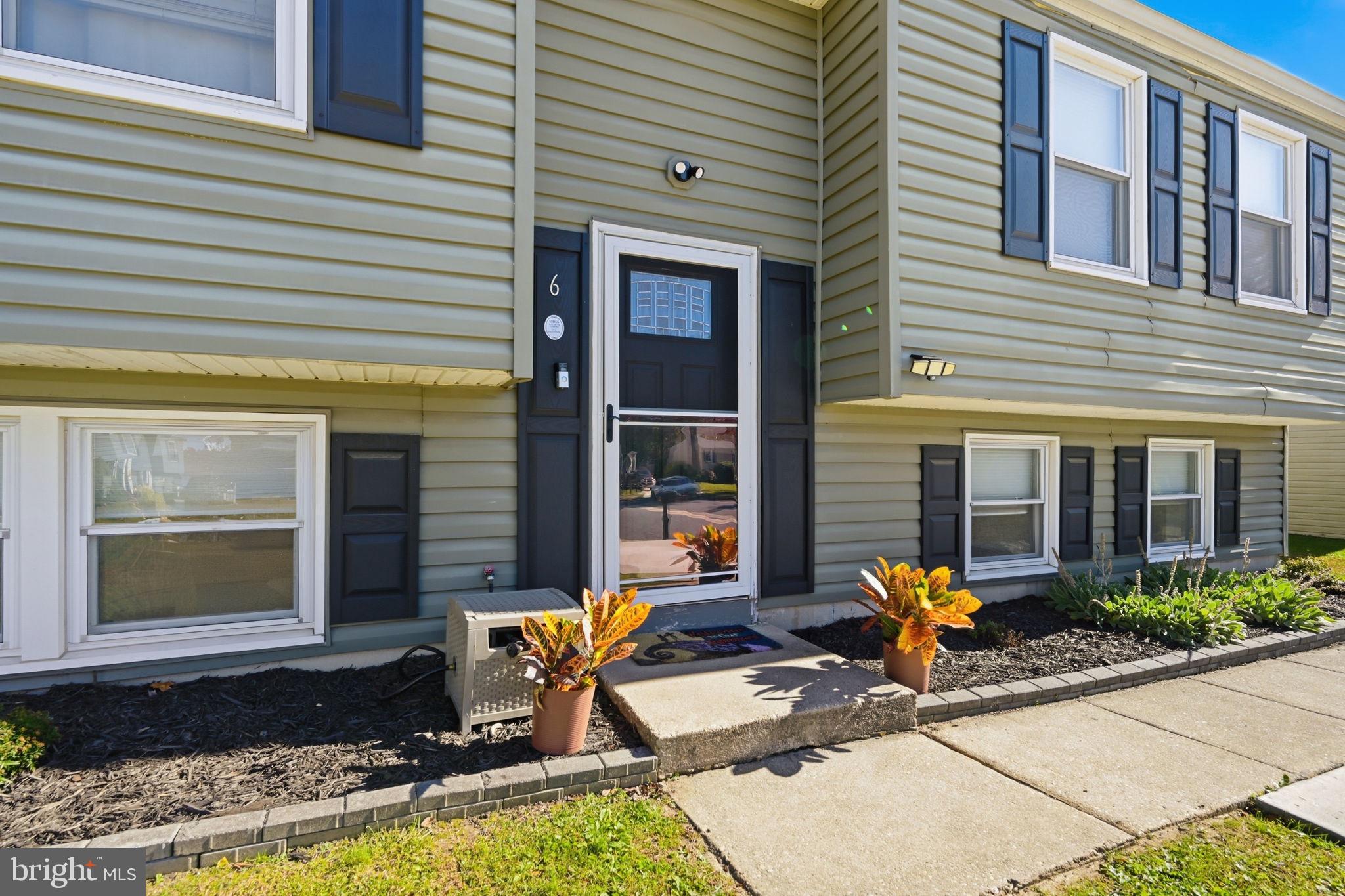 HALLFIELD MANOR - Residential