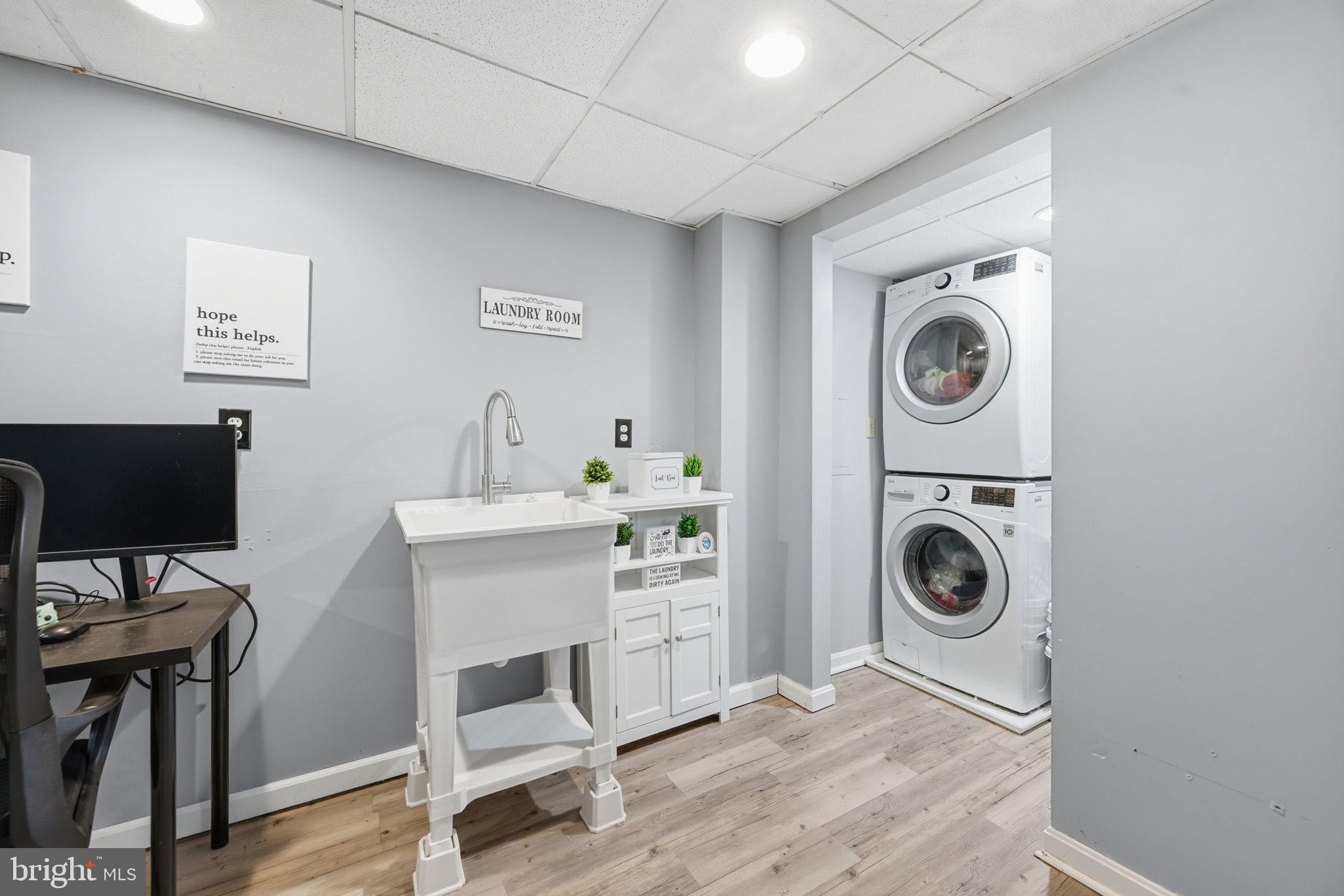 HALLFIELD MANOR - Residential