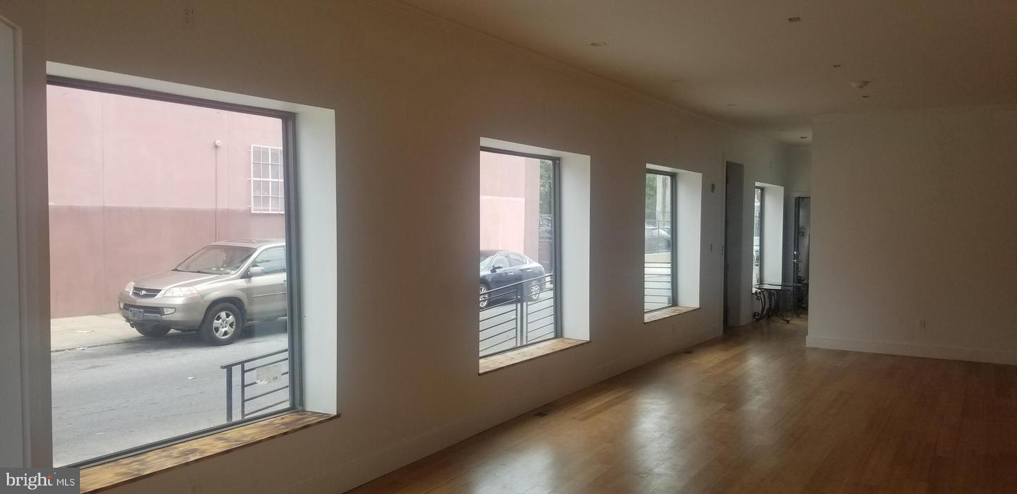 PHILADELPHIA (WEST) - Commercial Sale