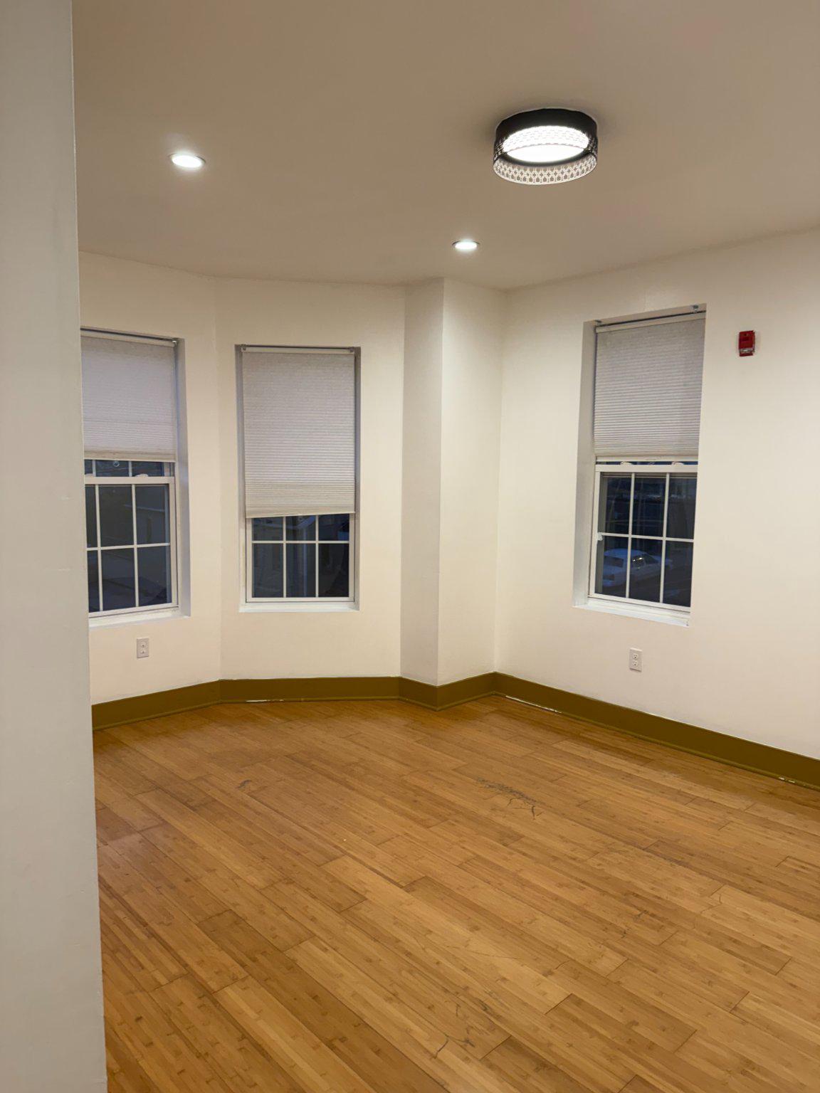 PHILADELPHIA (WEST) - Commercial Sale