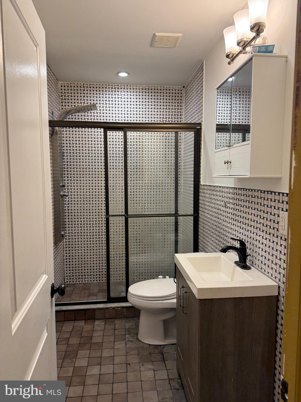 PHILADELPHIA (WEST) - Commercial Sale