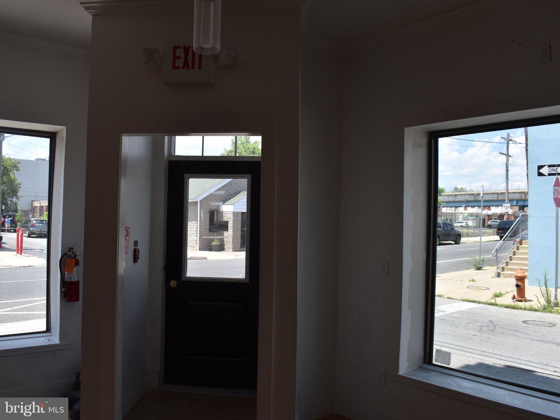 PHILADELPHIA (WEST) - Commercial Sale