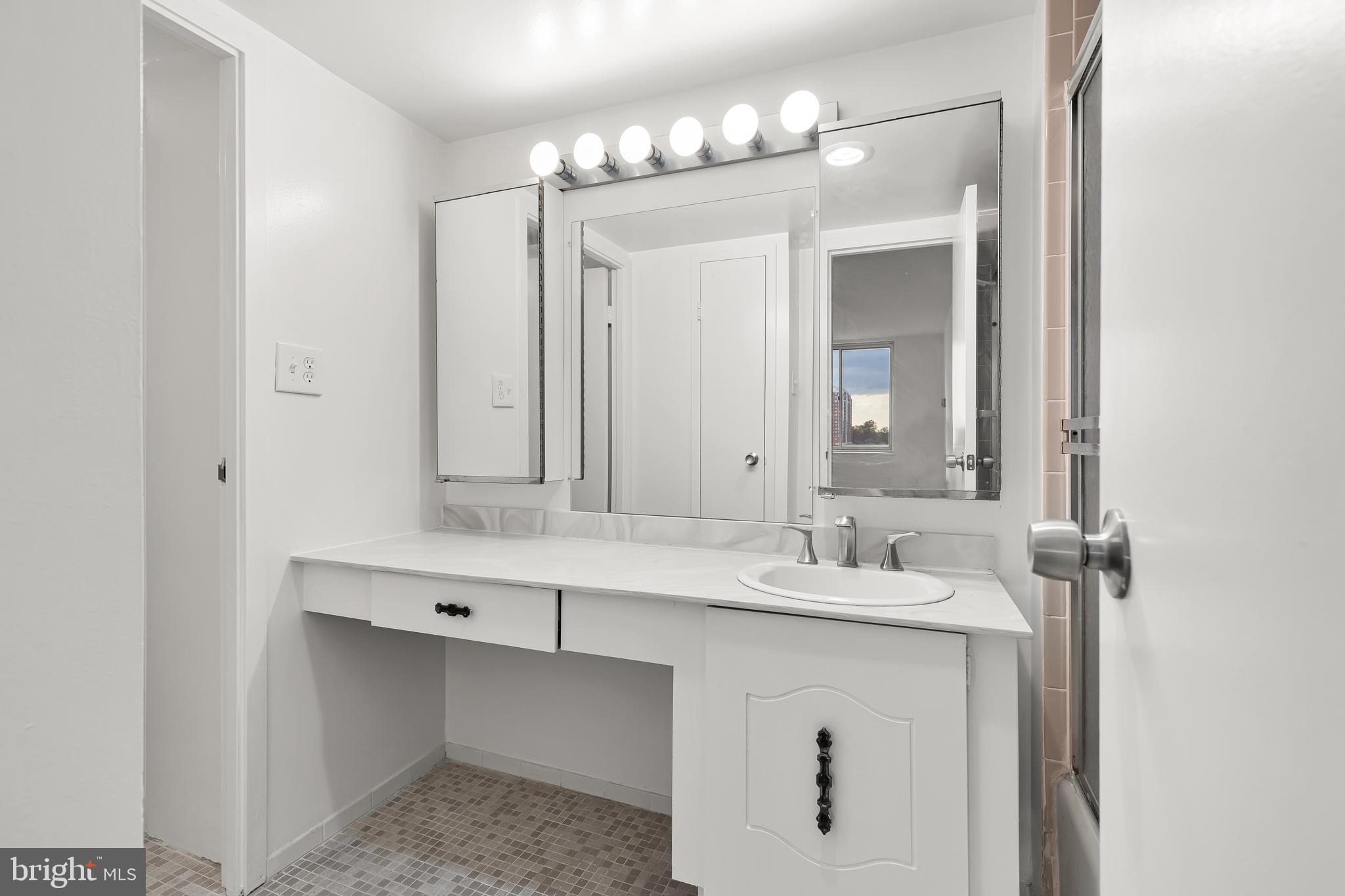 ROCKVILLE - Residential