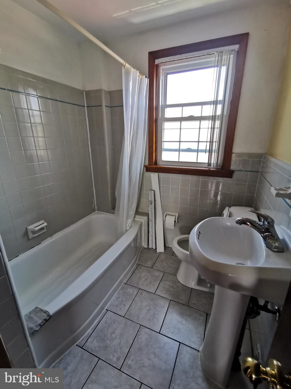 OXFORD CIRCLE - Residential