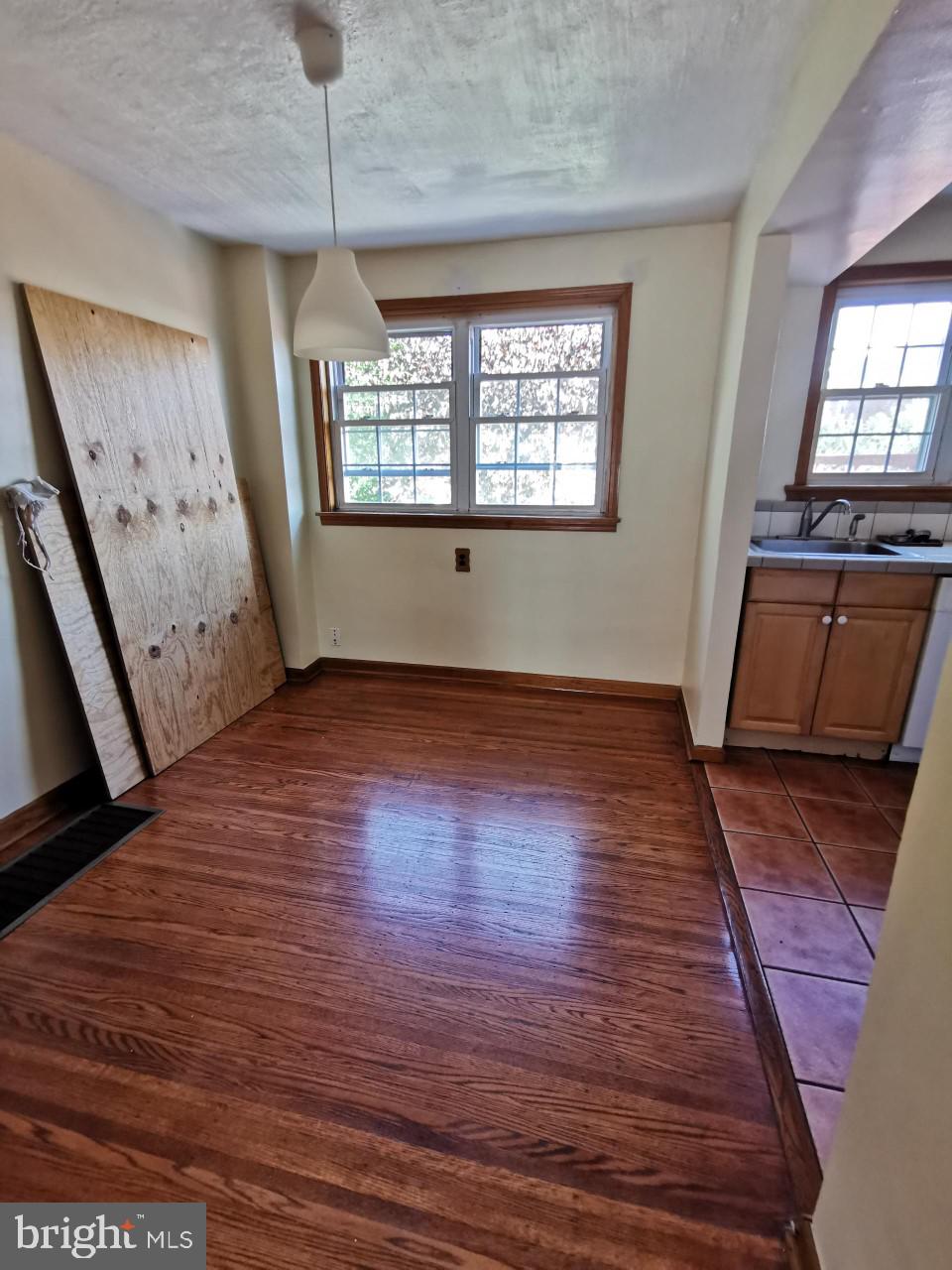 OXFORD CIRCLE - Residential