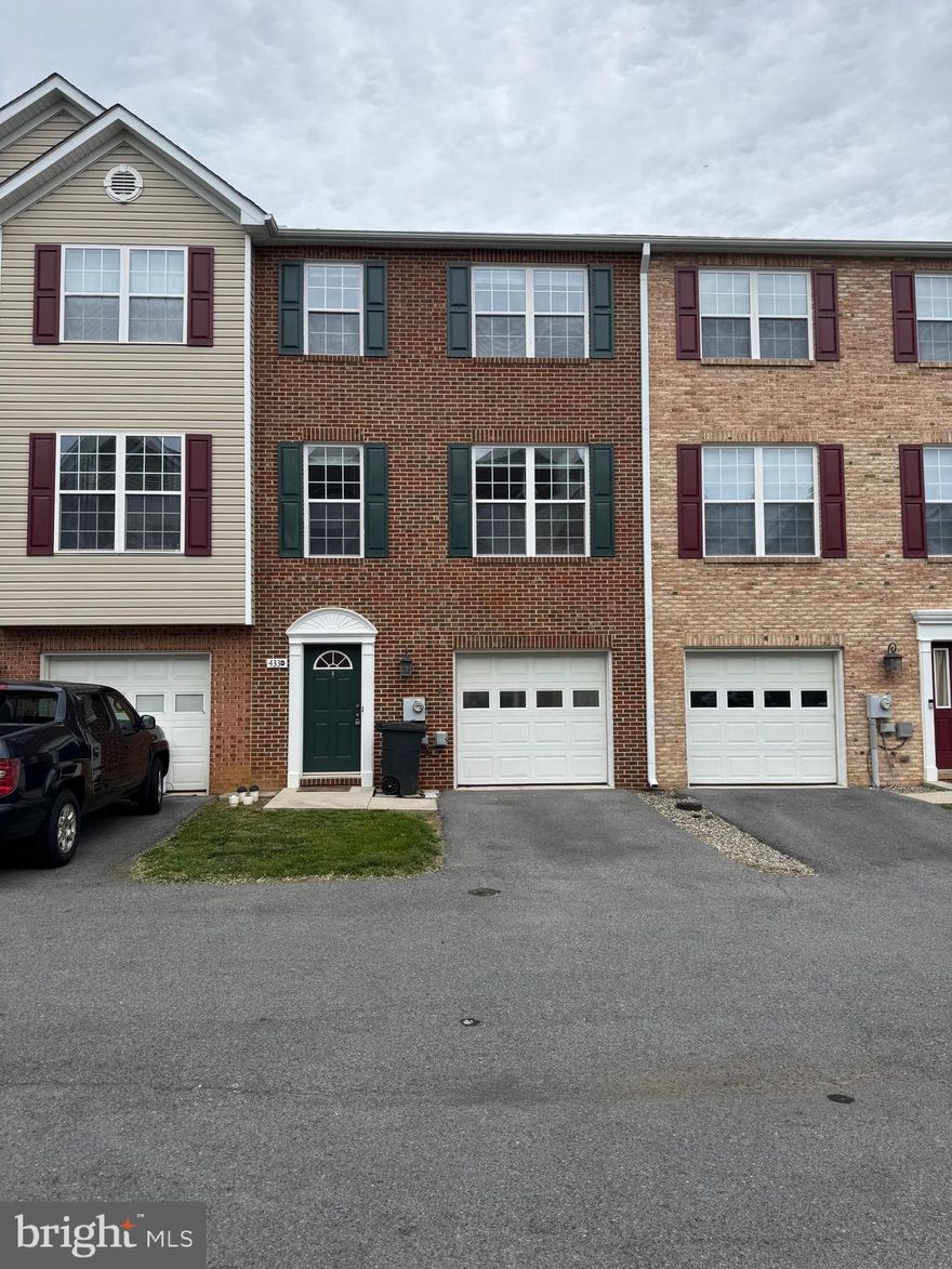 Spacious 3-Bedroom, 2.5-Bath Interior Townhouse for Rent
Welcome home to this beautifully maintained 3-bedroom, 2.5-bath interior townhouse offering comfort, convenience, and modern living. Located in a desirable and well-kept community, this home is perfect for families, professionals, or anyone seeking a low-maintenance lifestyle with easy access to local amenities.
Key Features:
Three spacious bedrooms with ample closet space, including a primary suite with a private en-suite bath
Two full bathrooms upstairs and a convenient half bath on the main level
Bright and open living area perfect for entertaining or relaxing
Modern kitchen with updated appliances, generous cabinet space, and breakfast bar
Washer and dryer hook up available
1 car garage and 1 space in driveway for parking.
MAXIMUM of 2 cars,    Dogs are on a case by case basis with breed restrictions, Cats are NOT permitted.