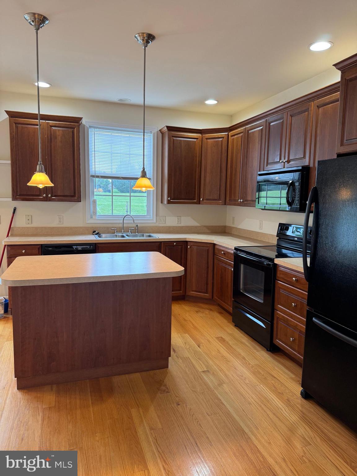 KEYSTONE MANOR - Residential Lease