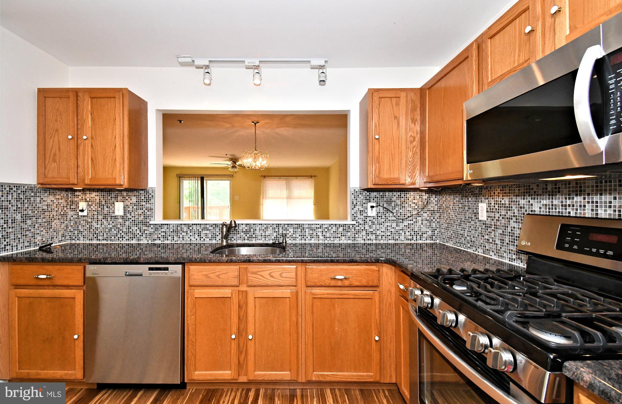 WILLIAMSBURG COMS - Residential