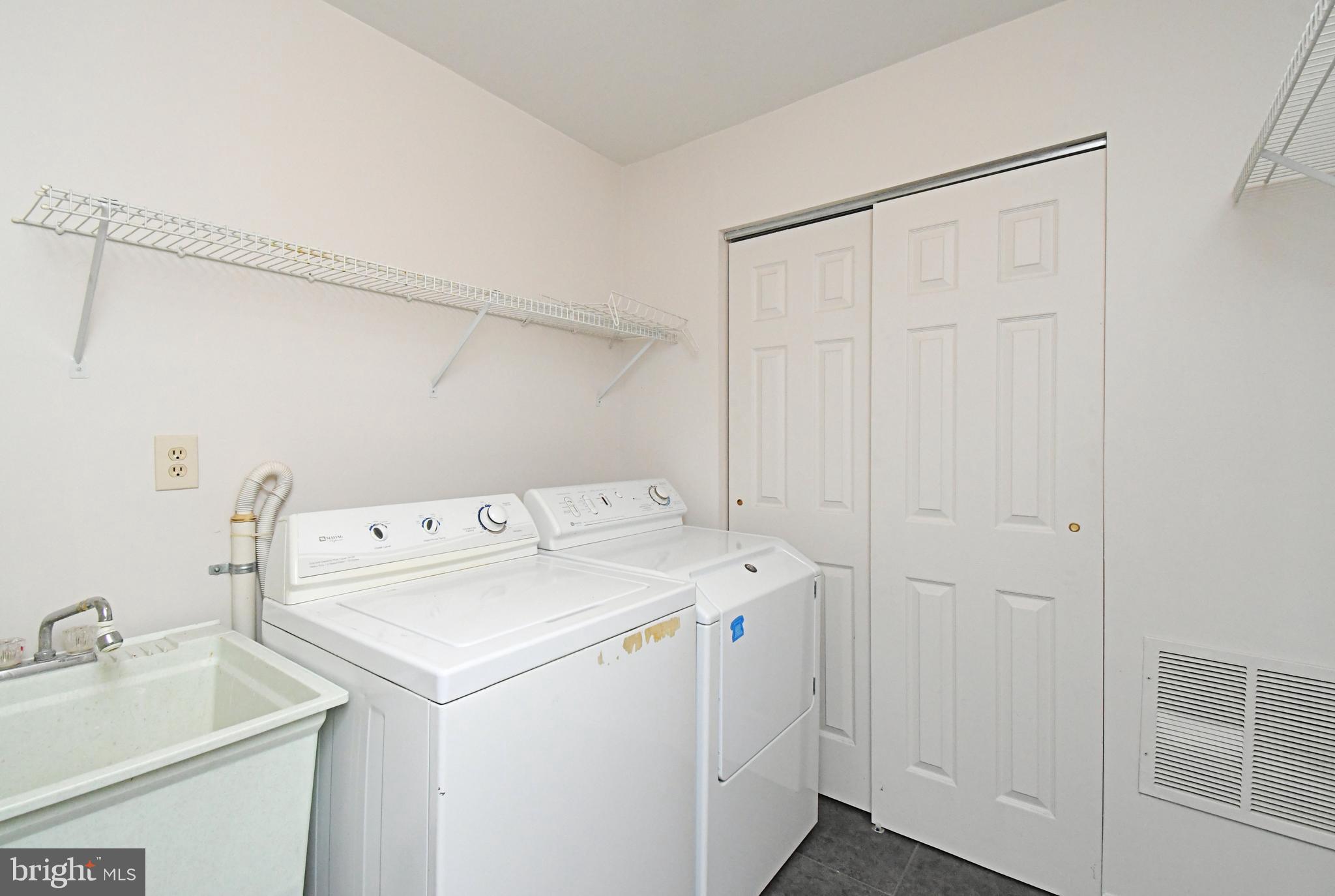 WILLIAMSBURG COMS - Residential
