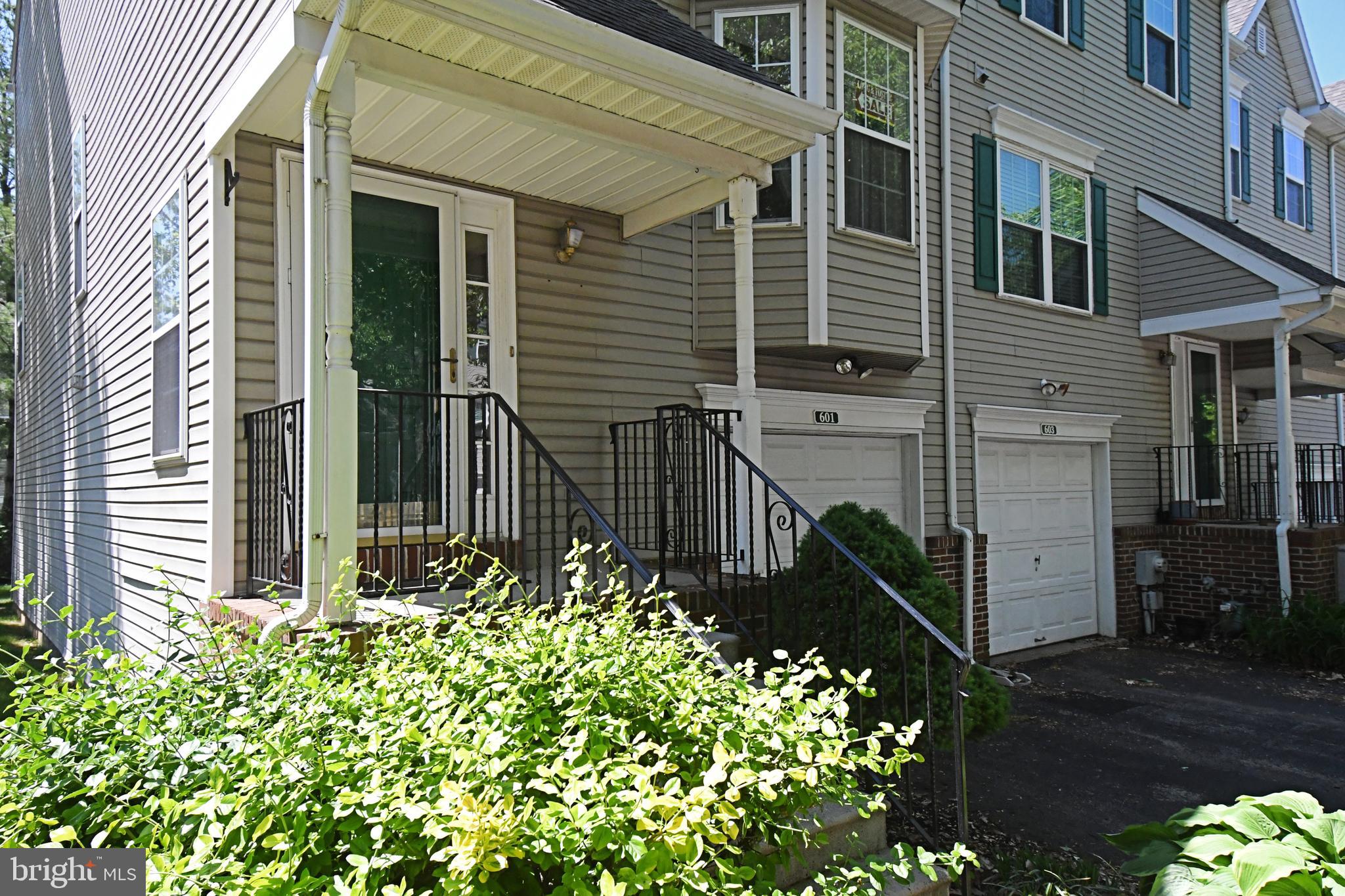 WILLIAMSBURG COMS - Residential