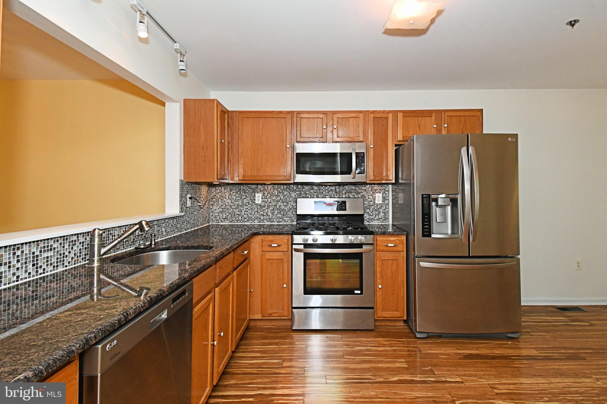 WILLIAMSBURG COMS - Residential