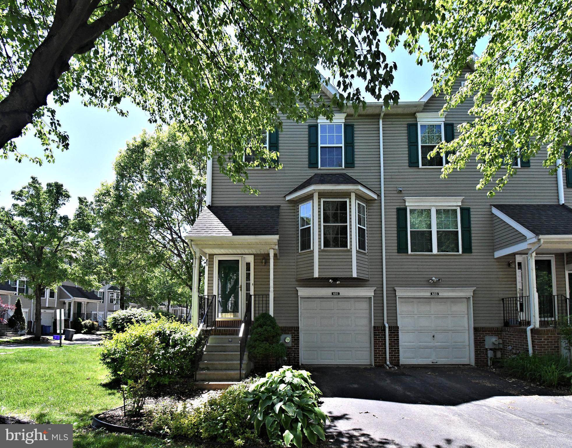 WILLIAMSBURG COMS - Residential