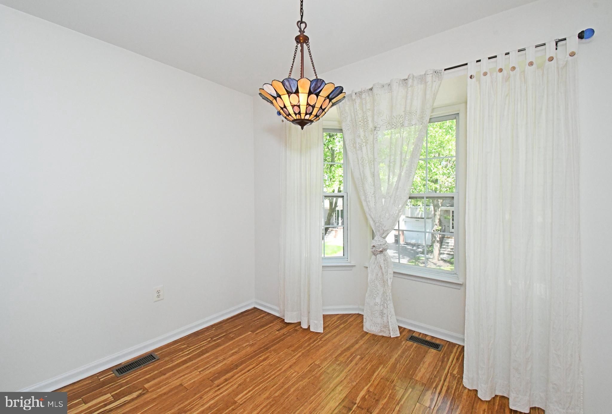 WILLIAMSBURG COMS - Residential