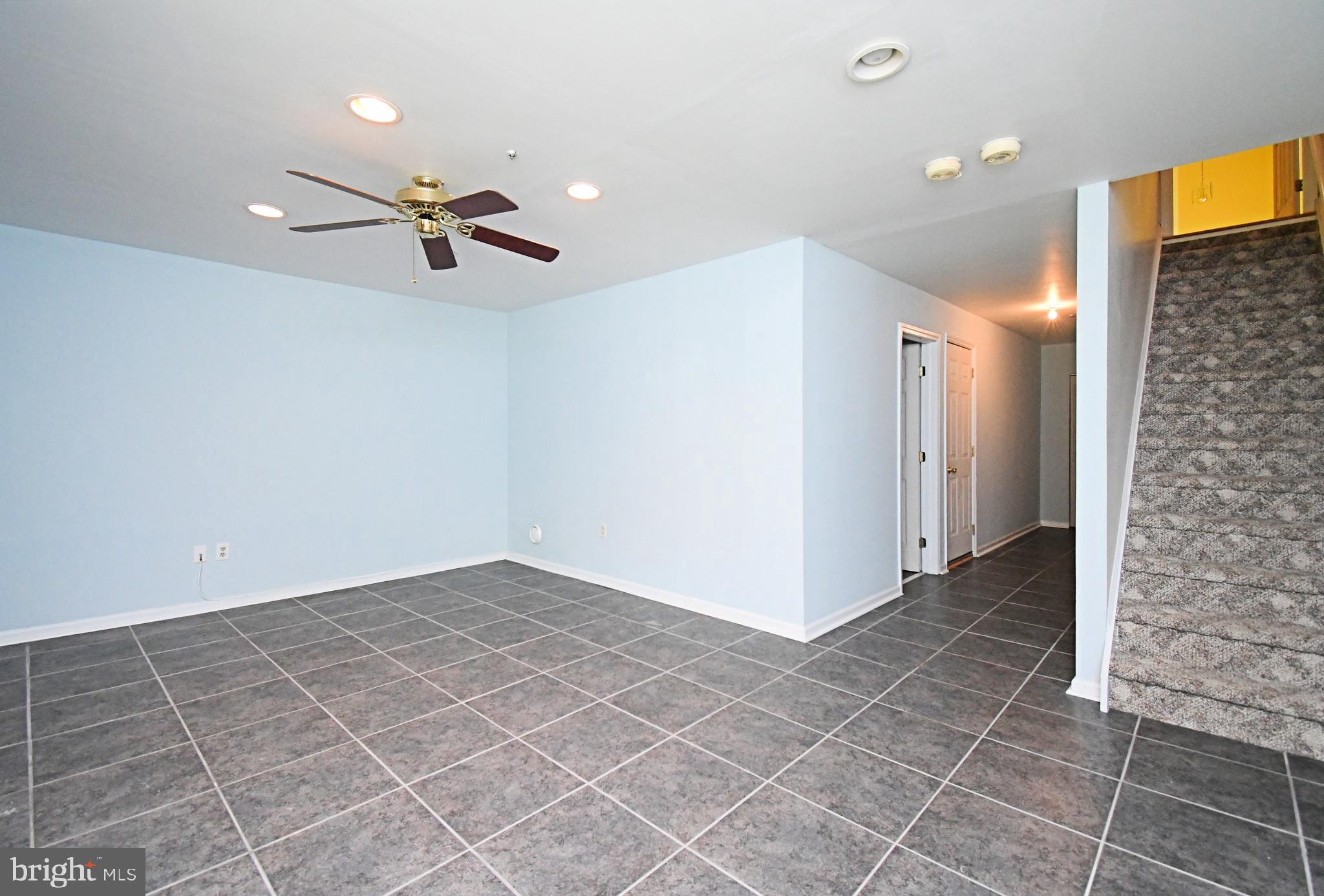 WILLIAMSBURG COMS - Residential