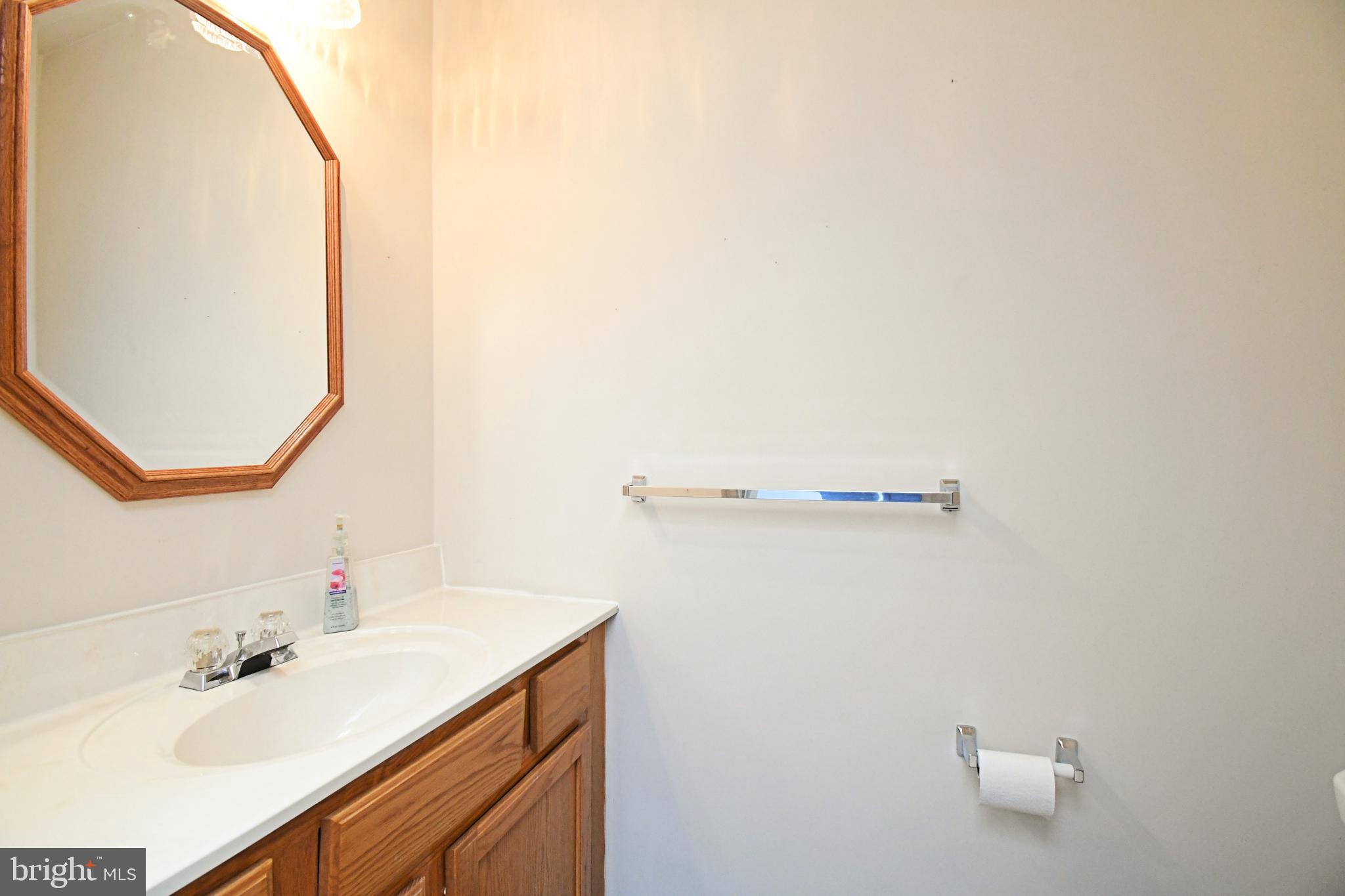 WILLIAMSBURG COMS - Residential
