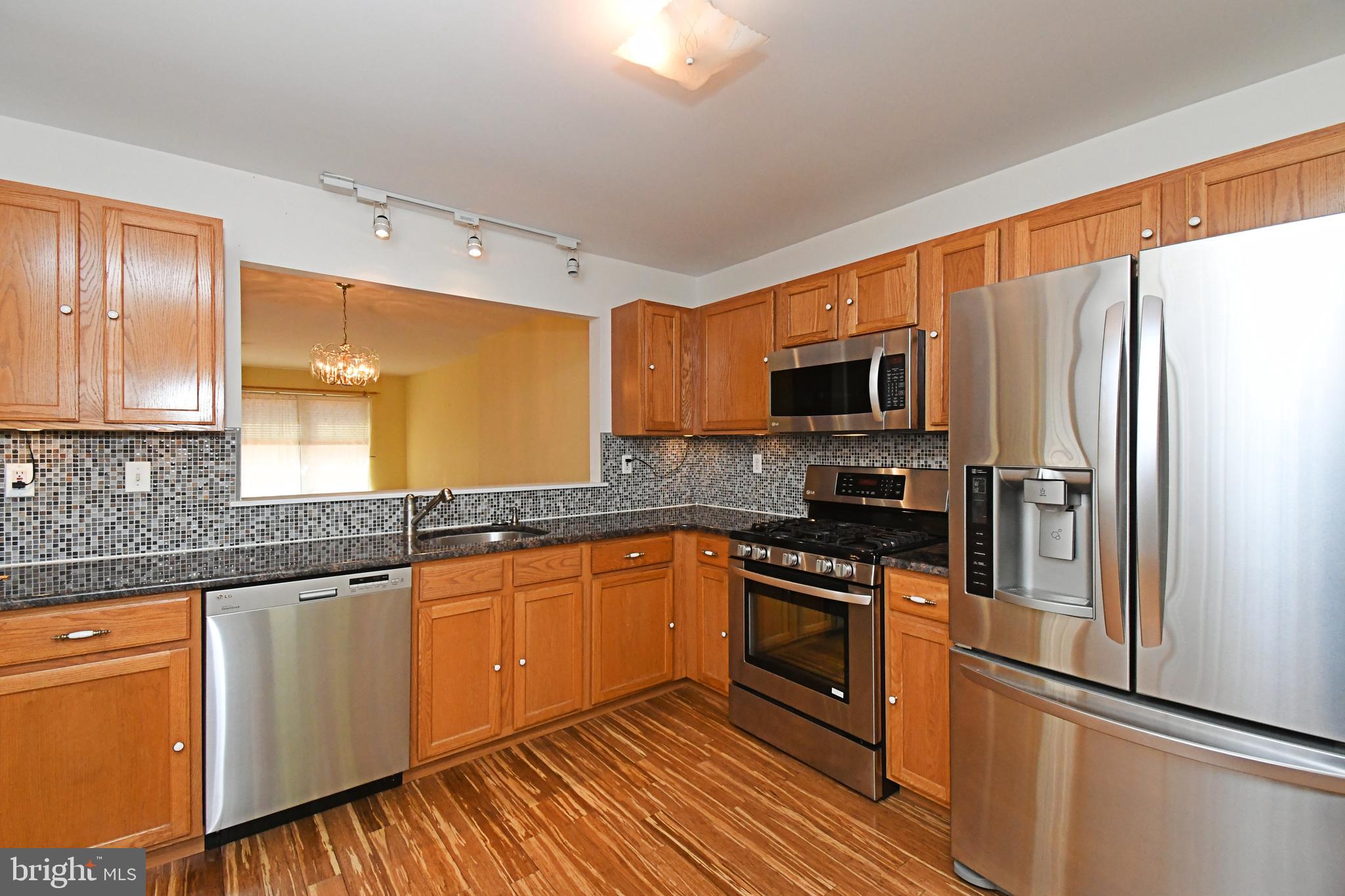 WILLIAMSBURG COMS - Residential