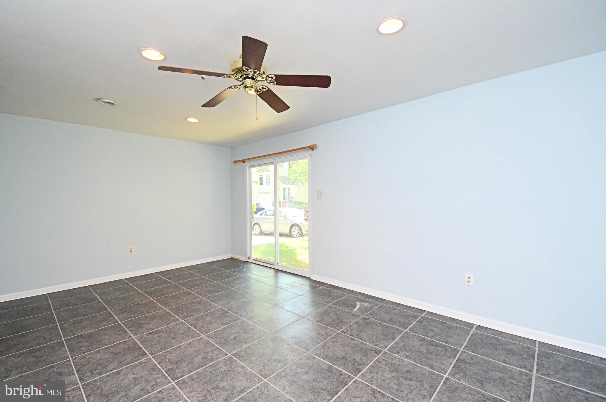WILLIAMSBURG COMS - Residential