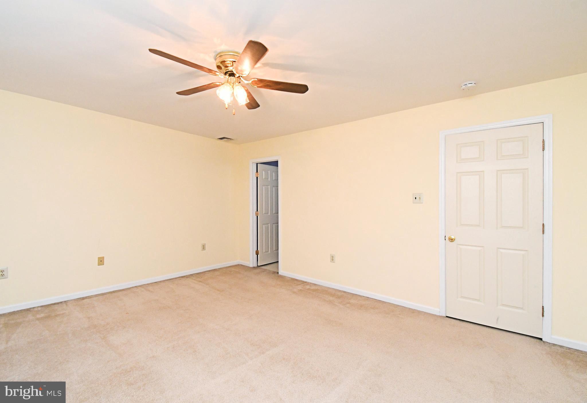 WILLIAMSBURG COMS - Residential
