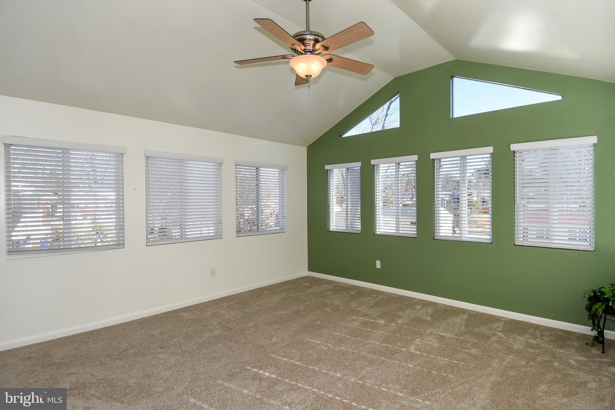 ENGLISH MANOR - Residential