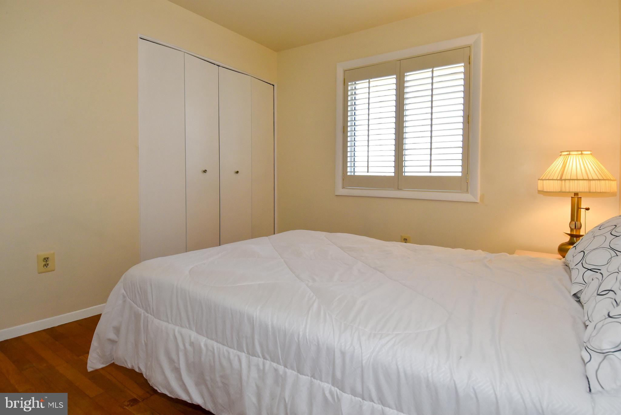 ENGLISH MANOR - Residential