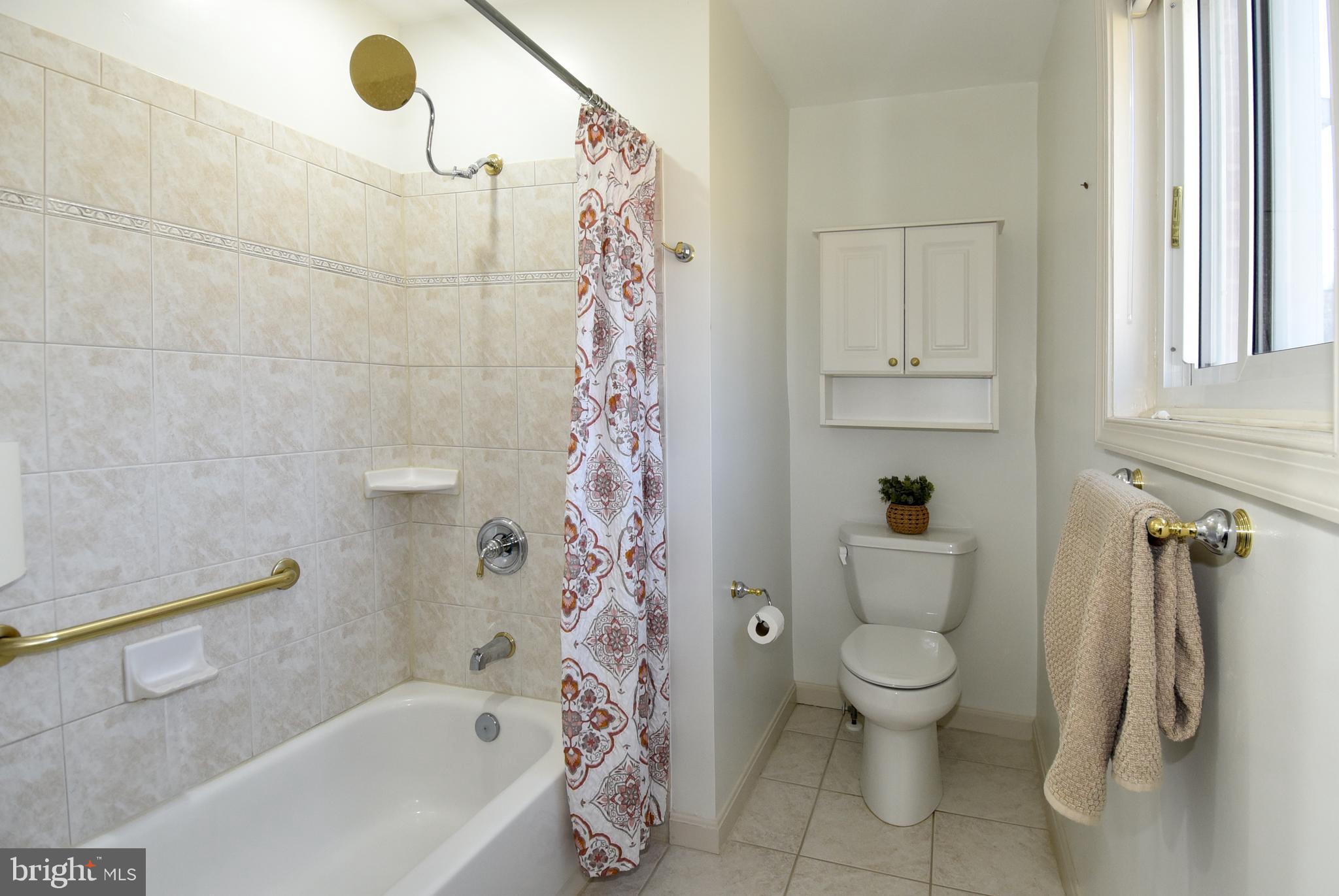 ENGLISH MANOR - Residential