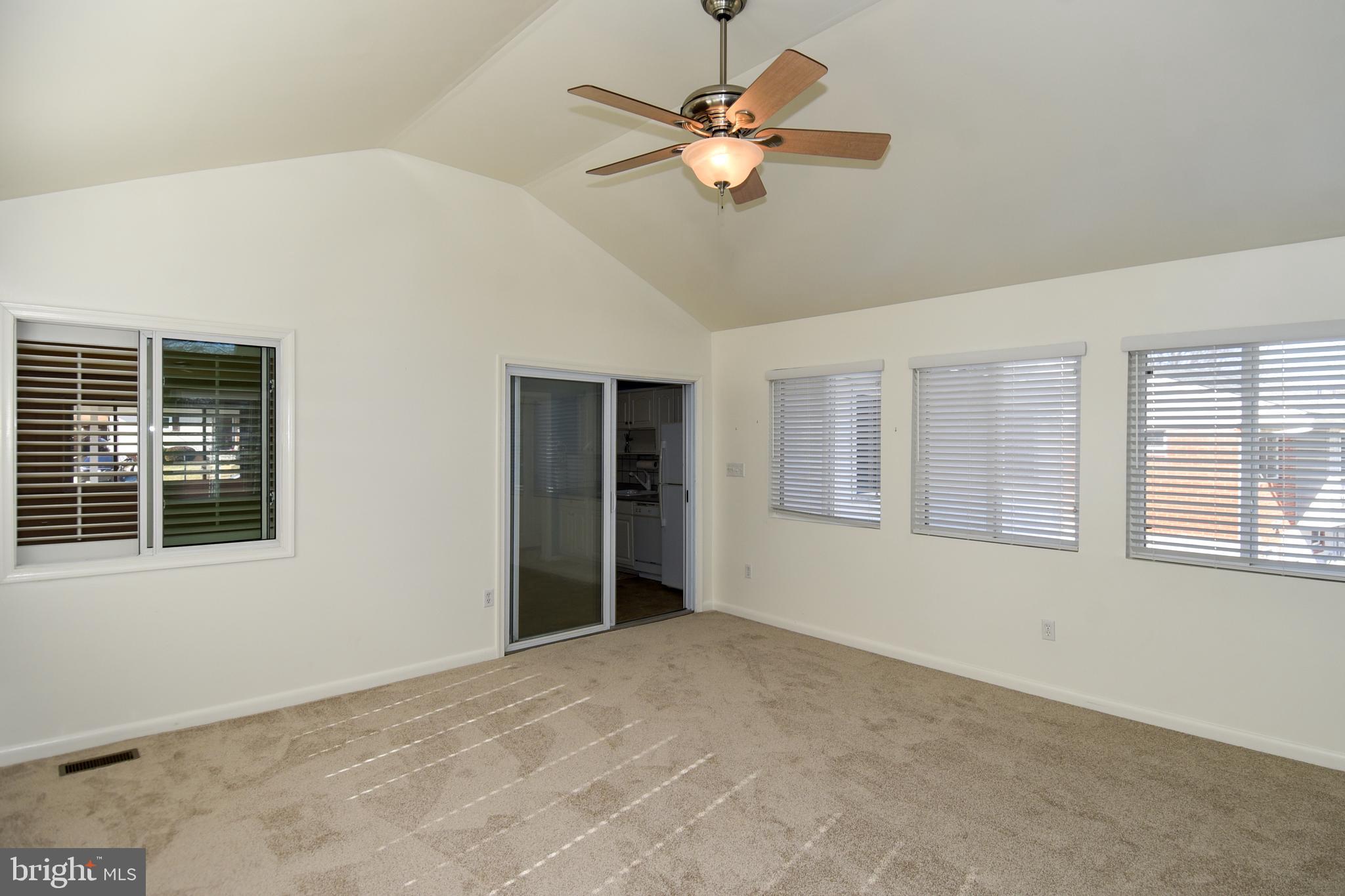 ENGLISH MANOR - Residential