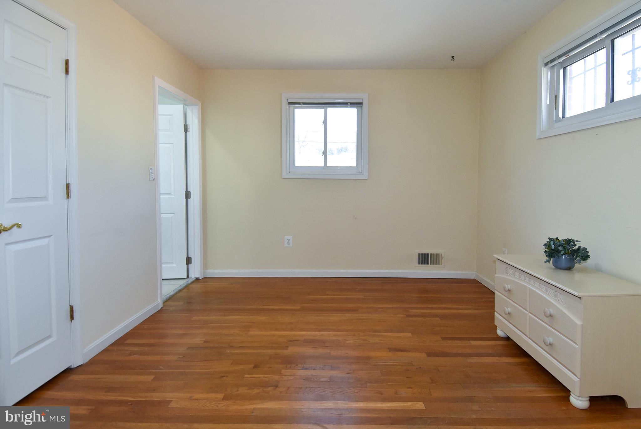 ENGLISH MANOR - Residential