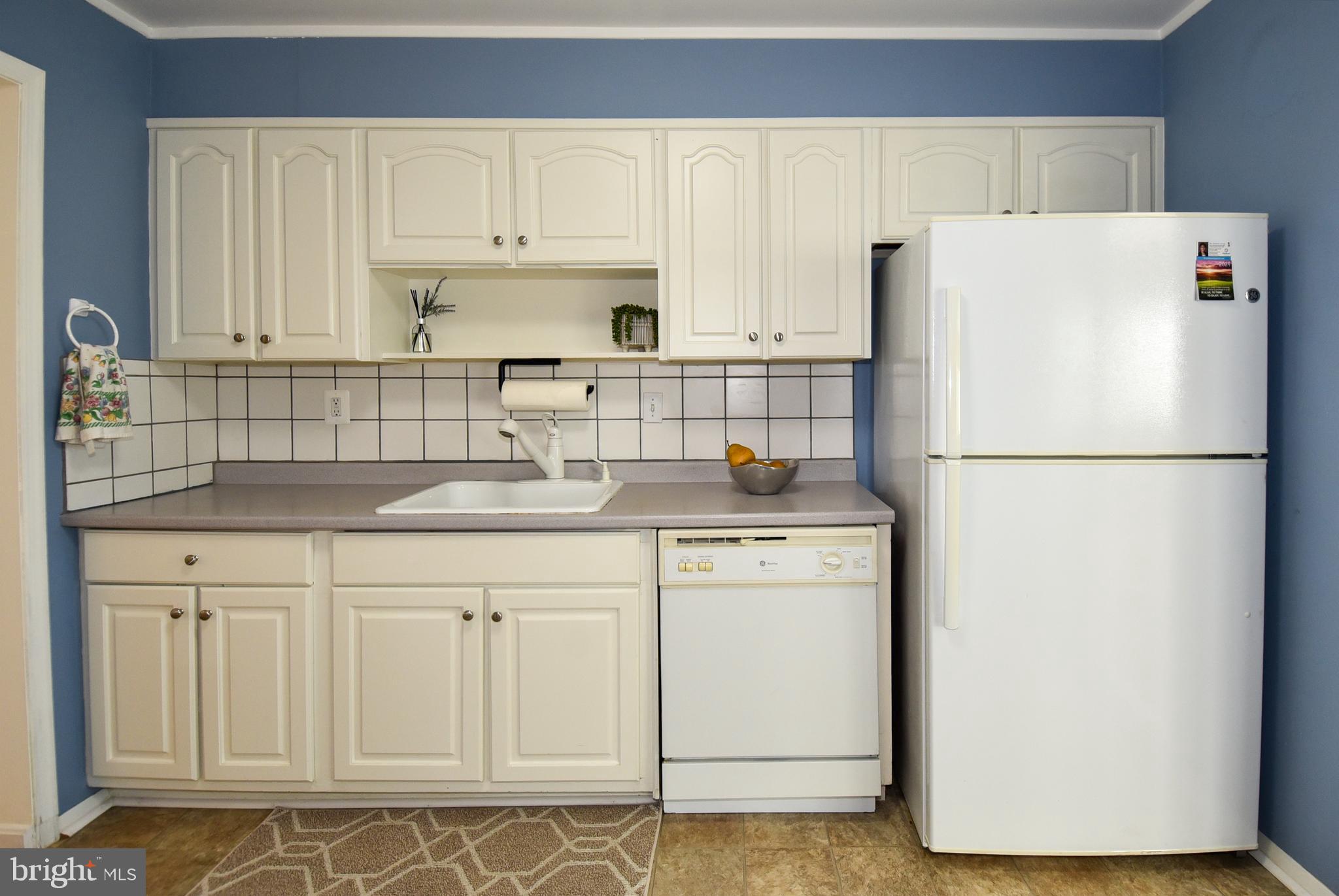 ENGLISH MANOR - Residential