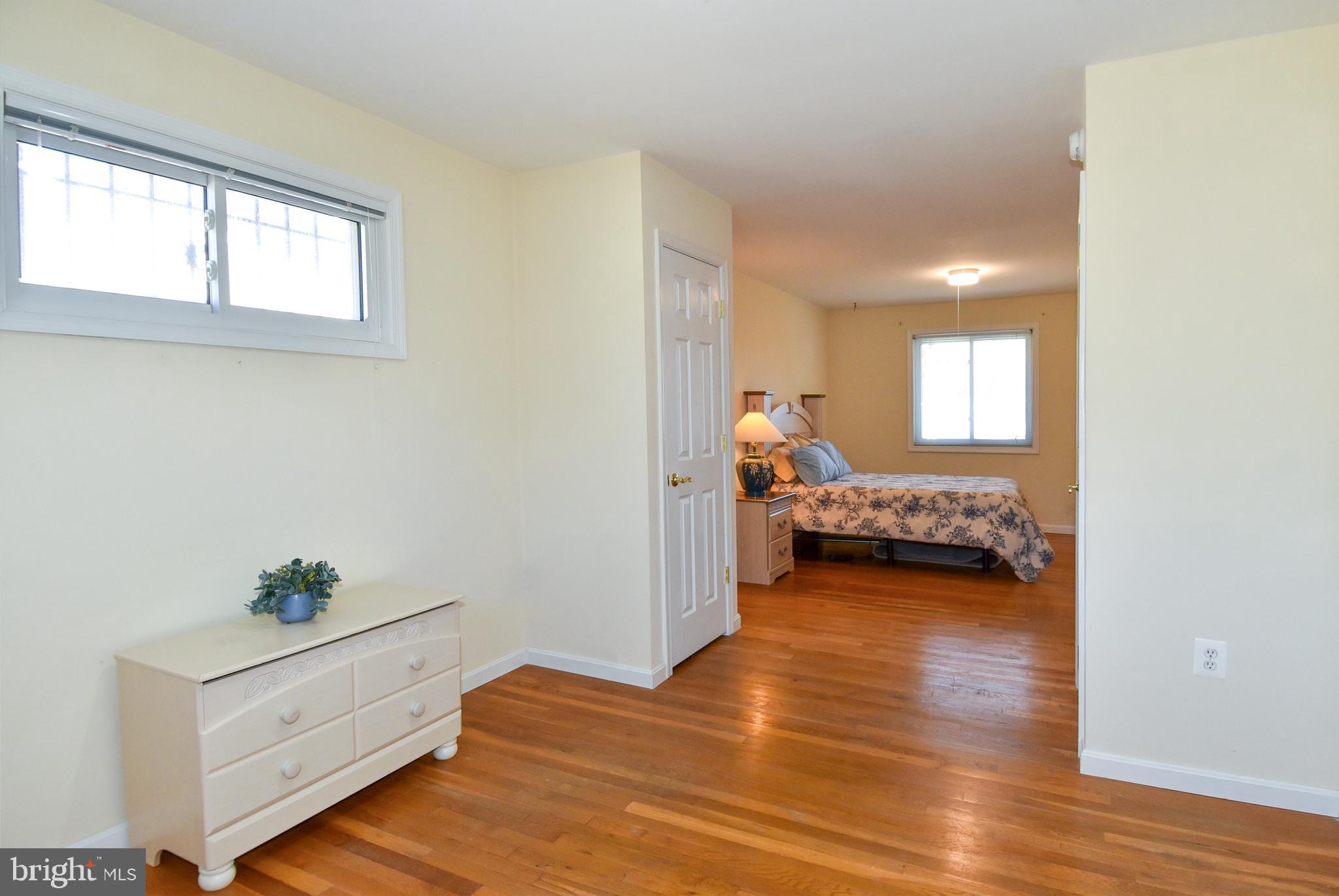 ENGLISH MANOR - Residential