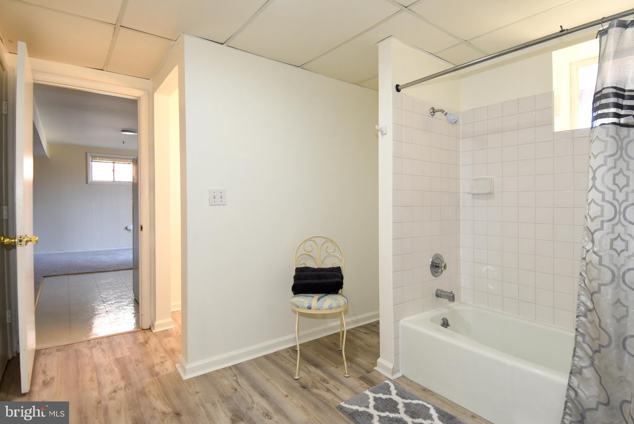 ENGLISH MANOR - Residential