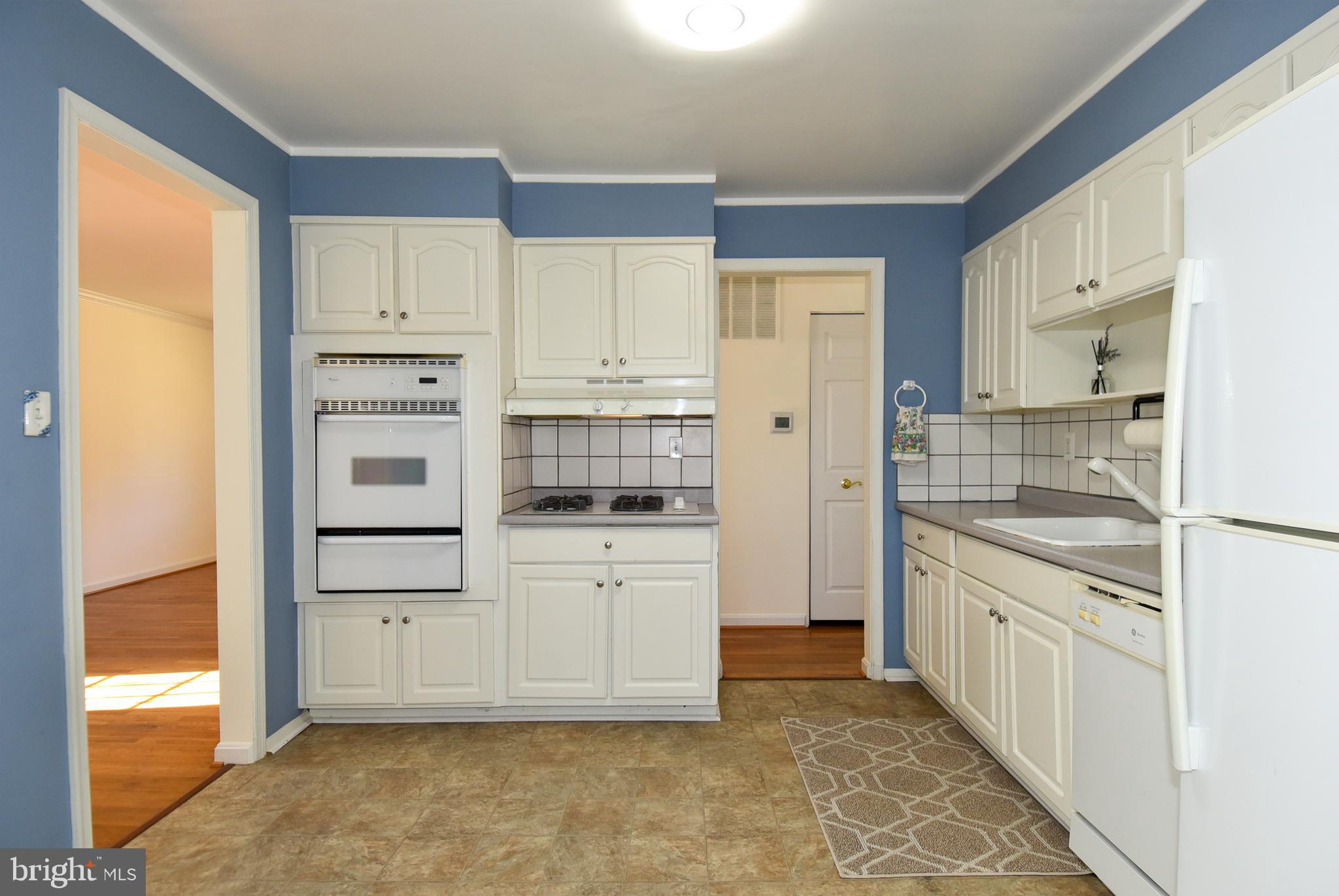 ENGLISH MANOR - Residential